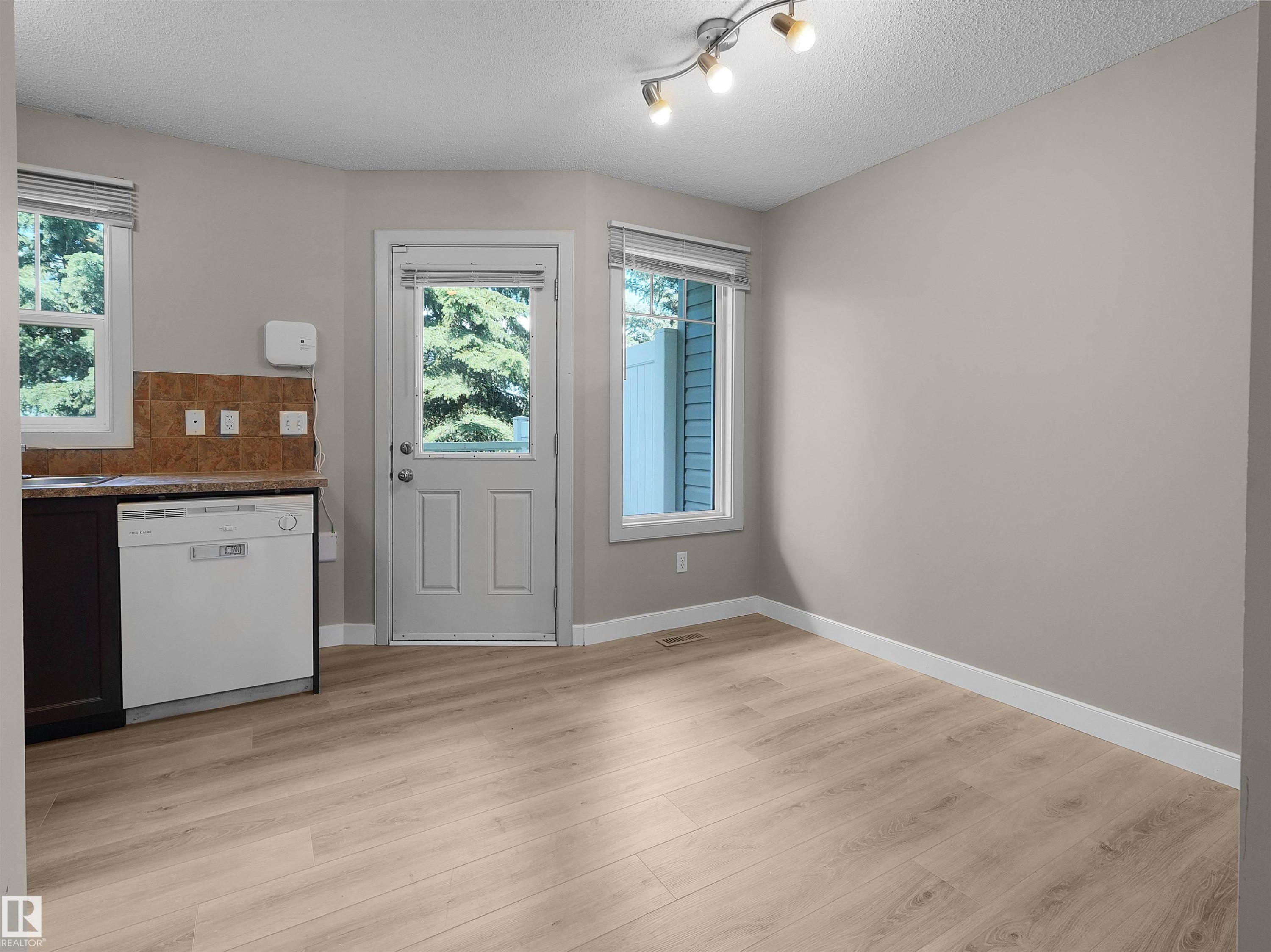#17 6032 38 Av Nw, Edmonton, AB - Indoor