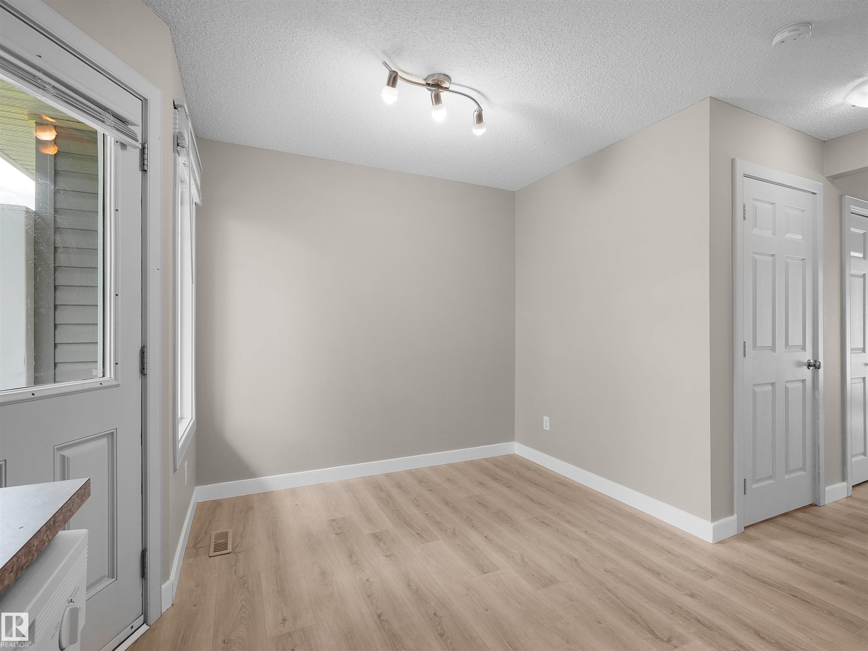 #17 6032 38 Av Nw, Edmonton, AB - Indoor Photo Showing Other Room