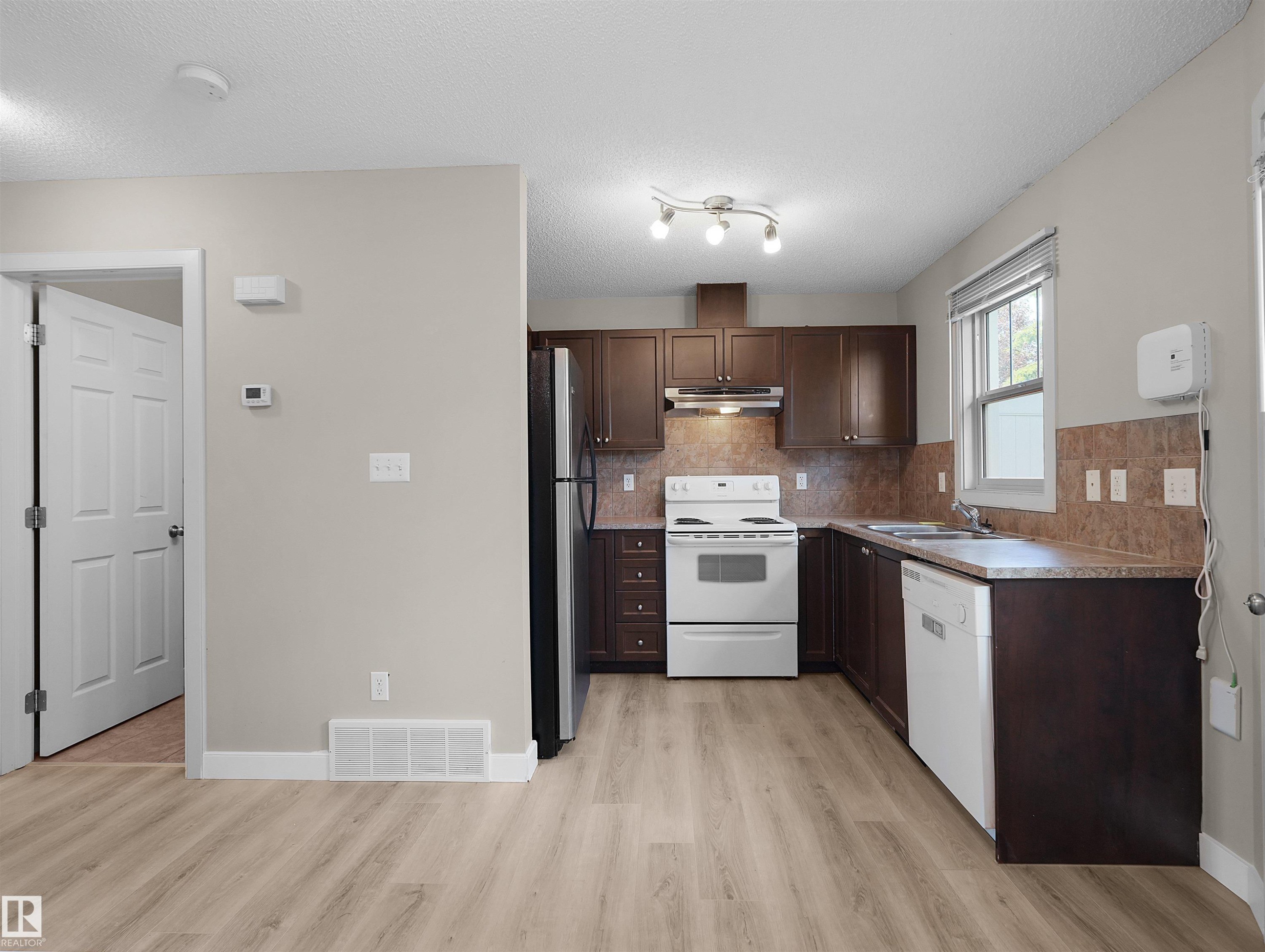 #17 6032 38 Av Nw, Edmonton, AB - Indoor Photo Showing Kitchen With Double Sink