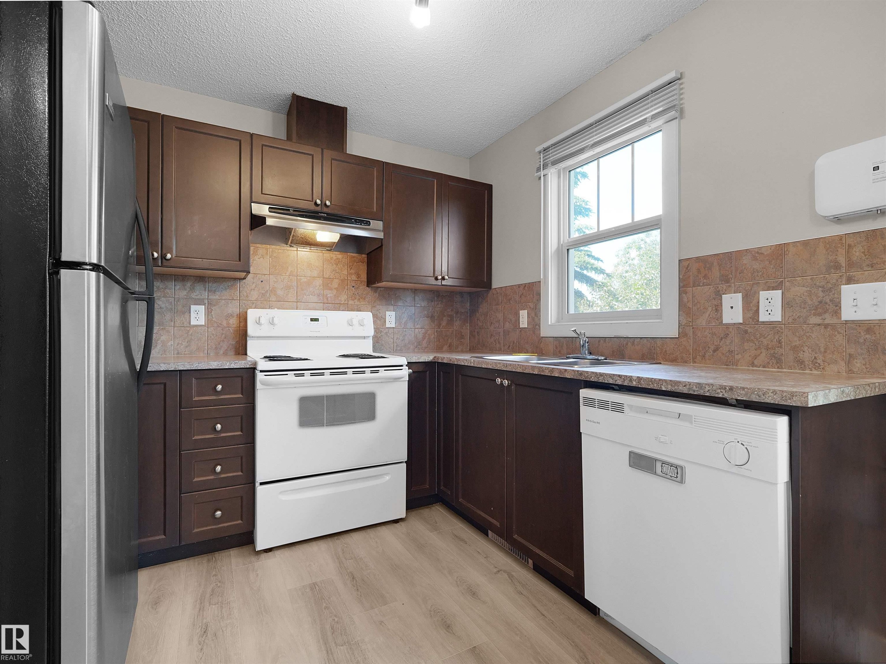 #17 6032 38 Av Nw, Edmonton, AB - Indoor Photo Showing Kitchen