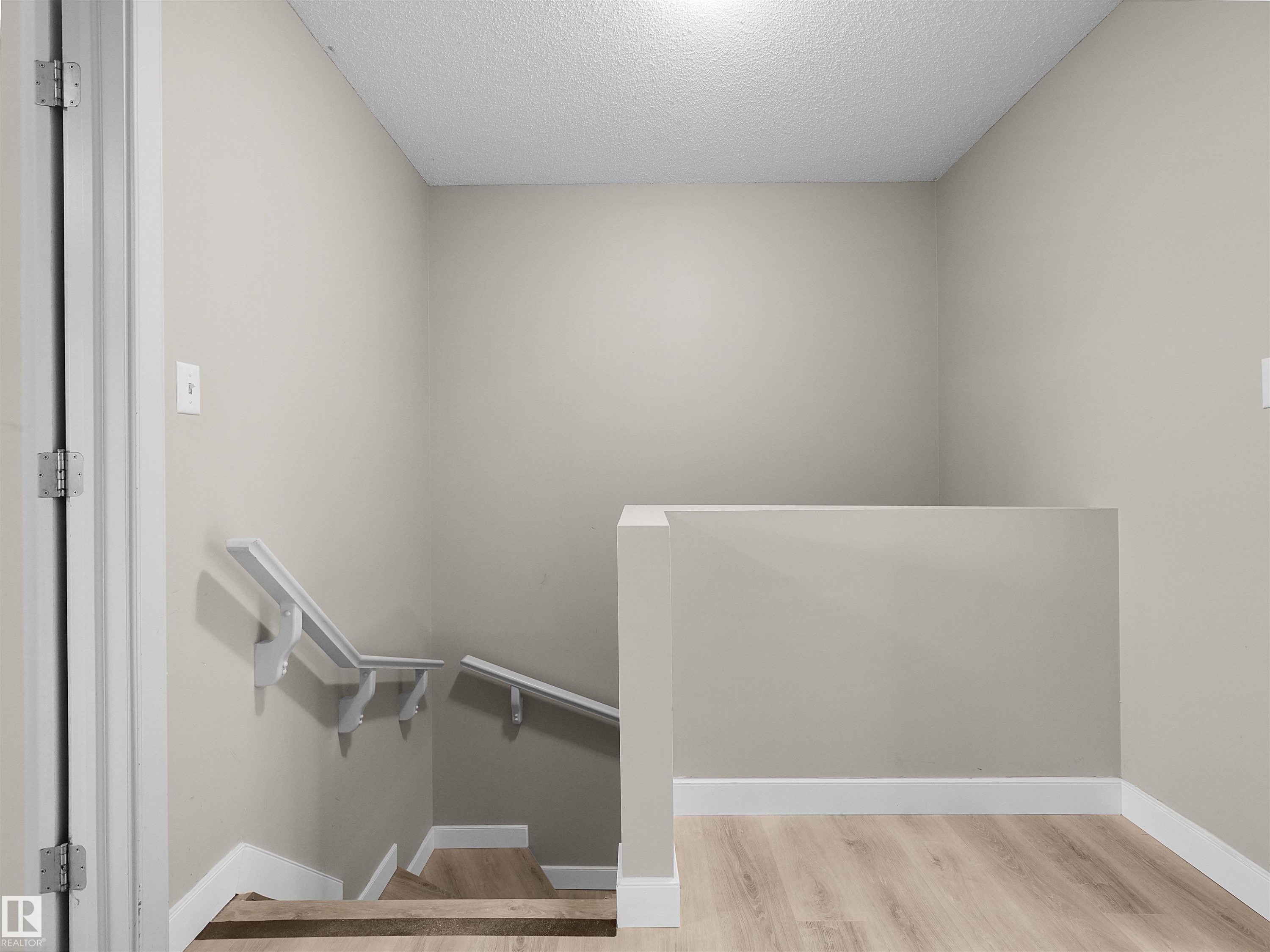 #17 6032 38 Av Nw, Edmonton, AB - Indoor