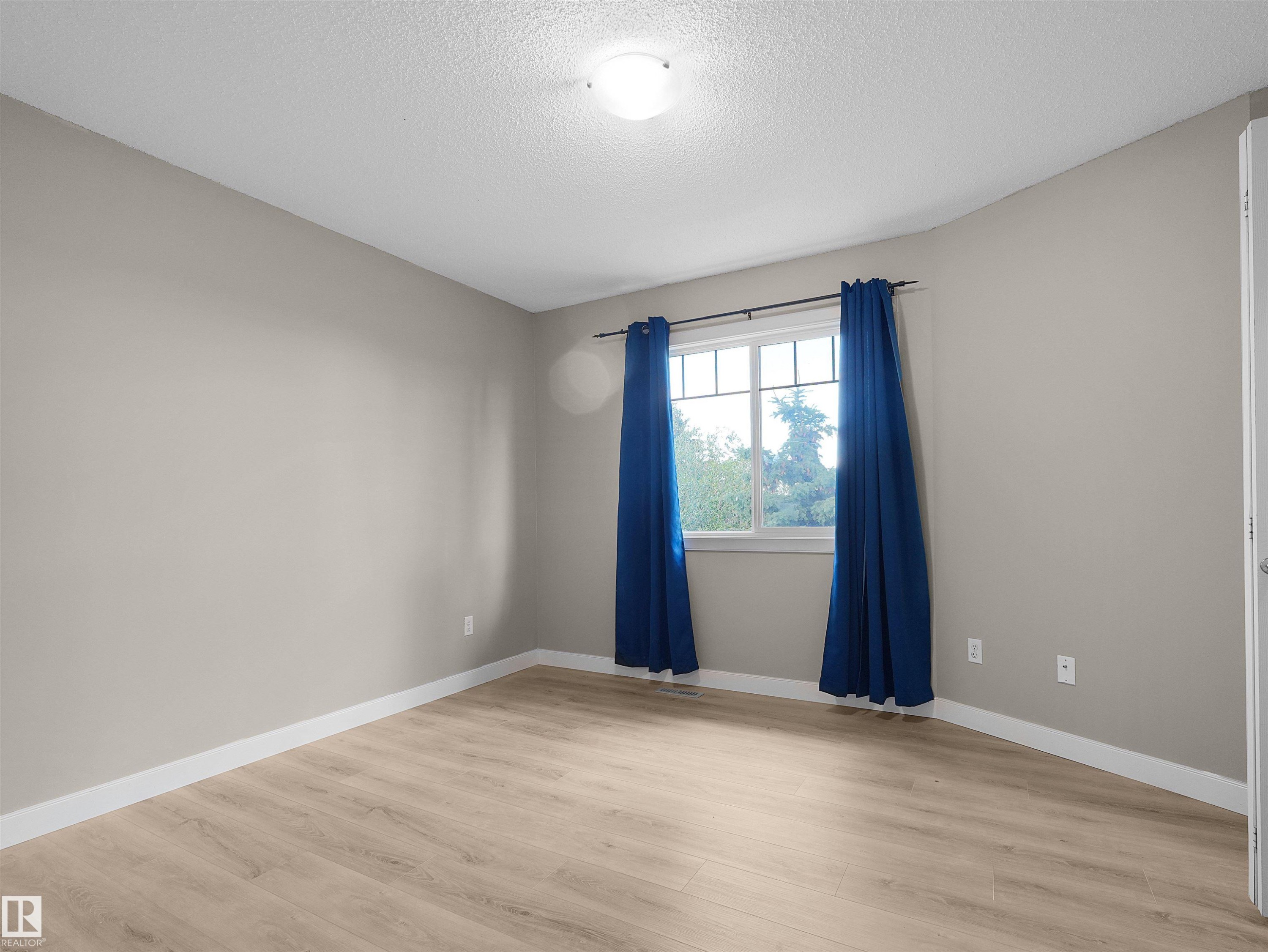 #17 6032 38 Av Nw, Edmonton, AB - Indoor Photo Showing Other Room