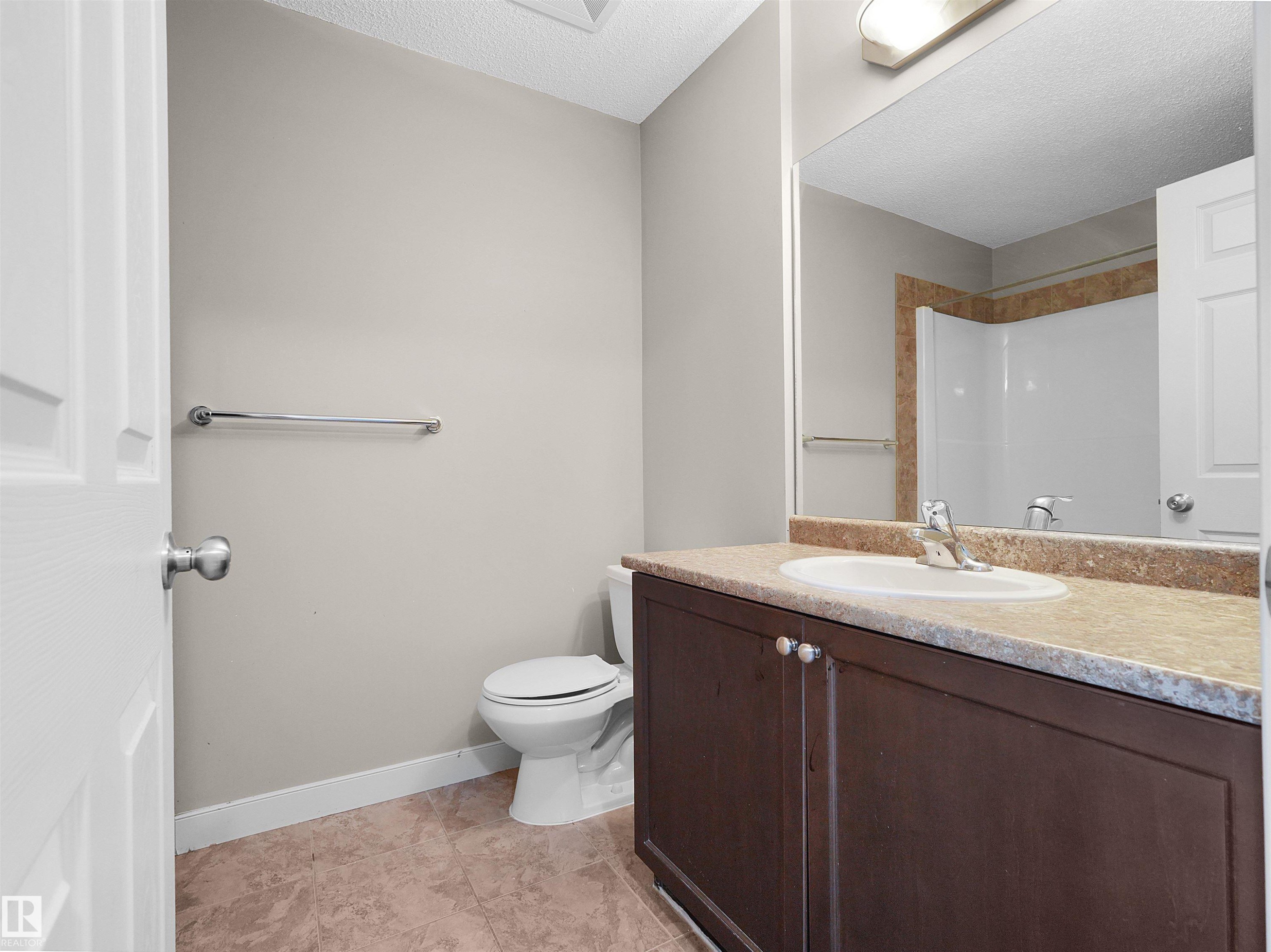 #17 6032 38 Av Nw, Edmonton, AB - Indoor Photo Showing Bathroom