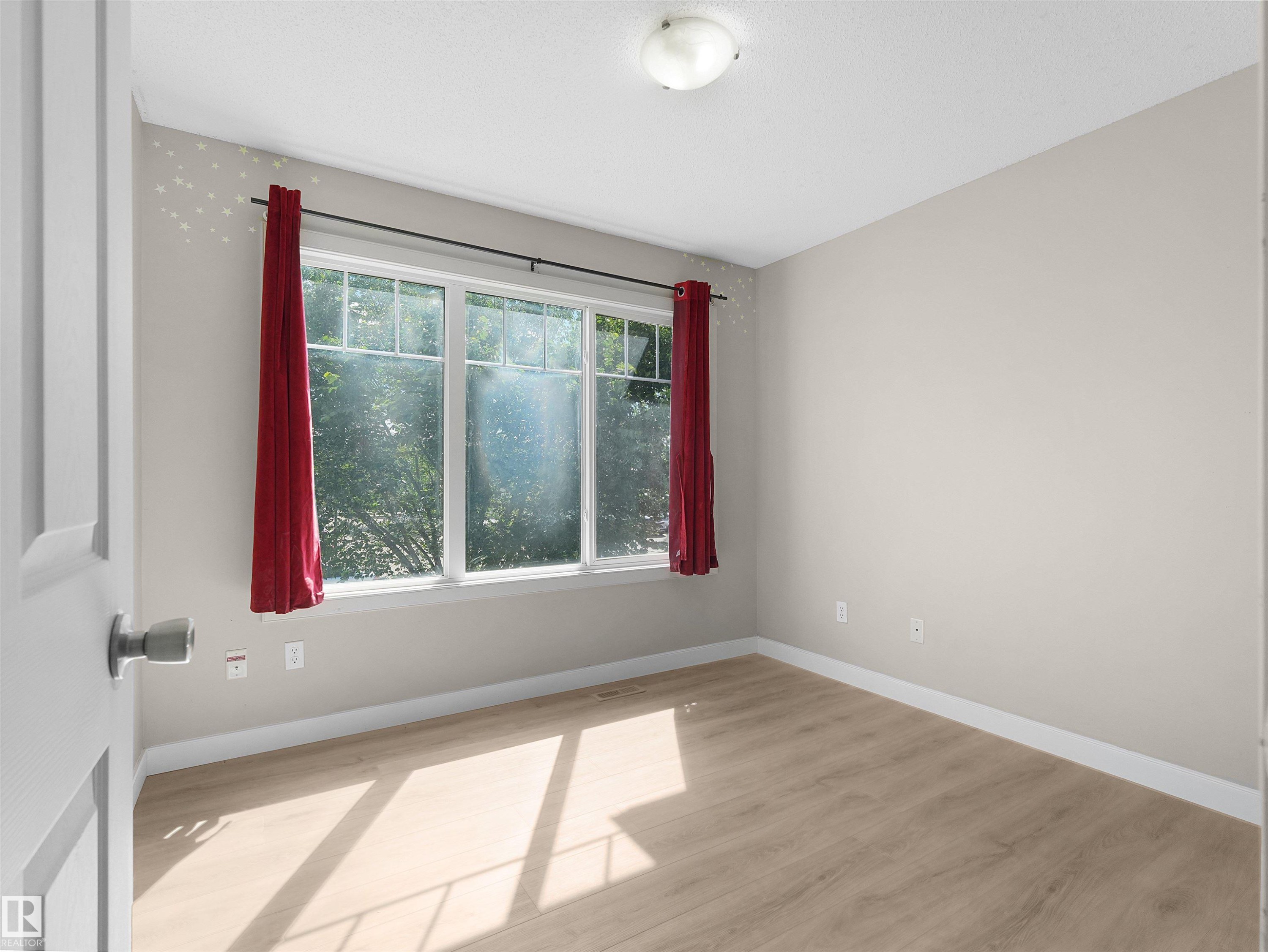 #17 6032 38 Av Nw, Edmonton, AB - Indoor Photo Showing Other Room