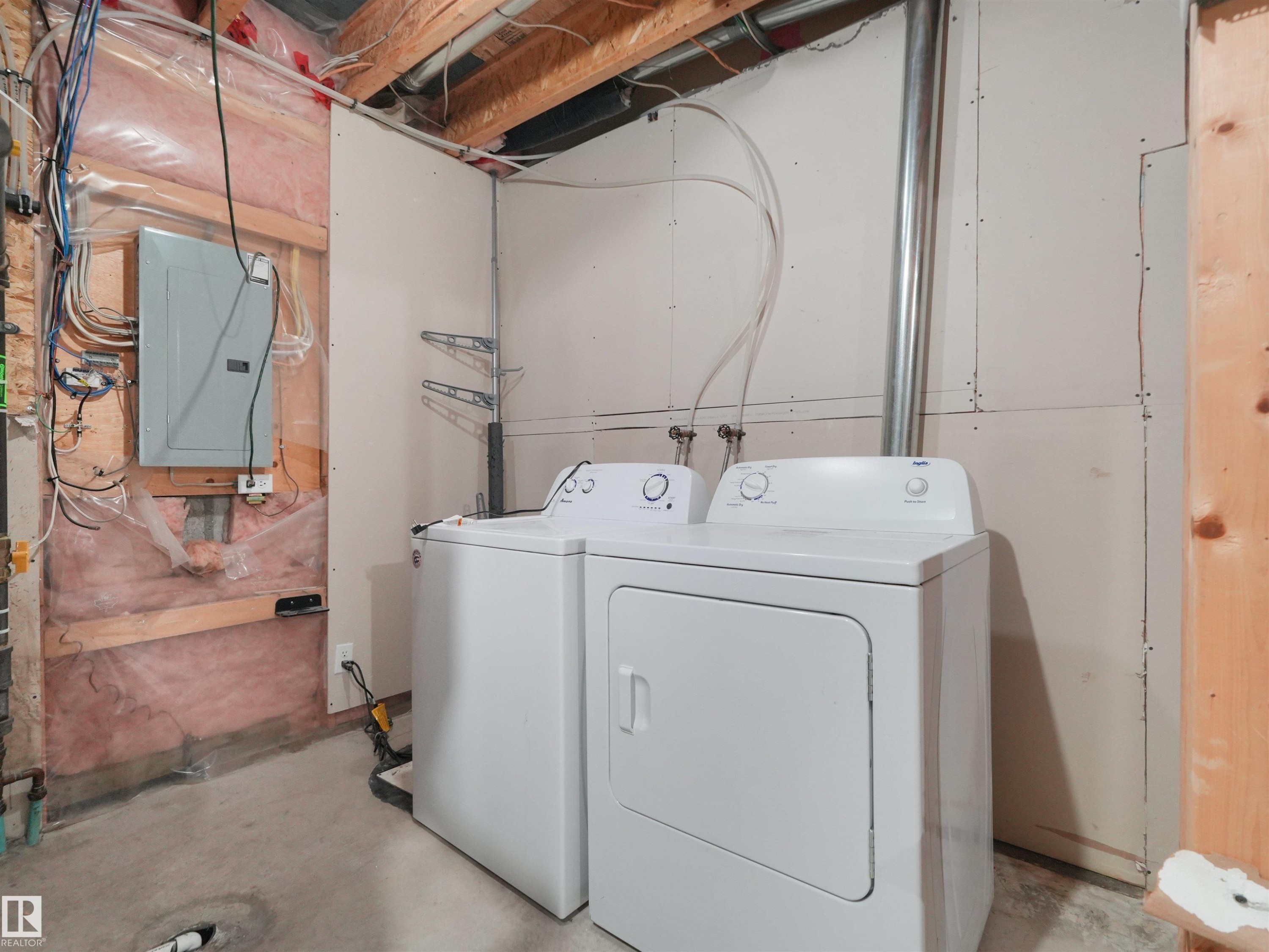 #17 6032 38 Av Nw, Edmonton, AB - Indoor Photo Showing Laundry Room