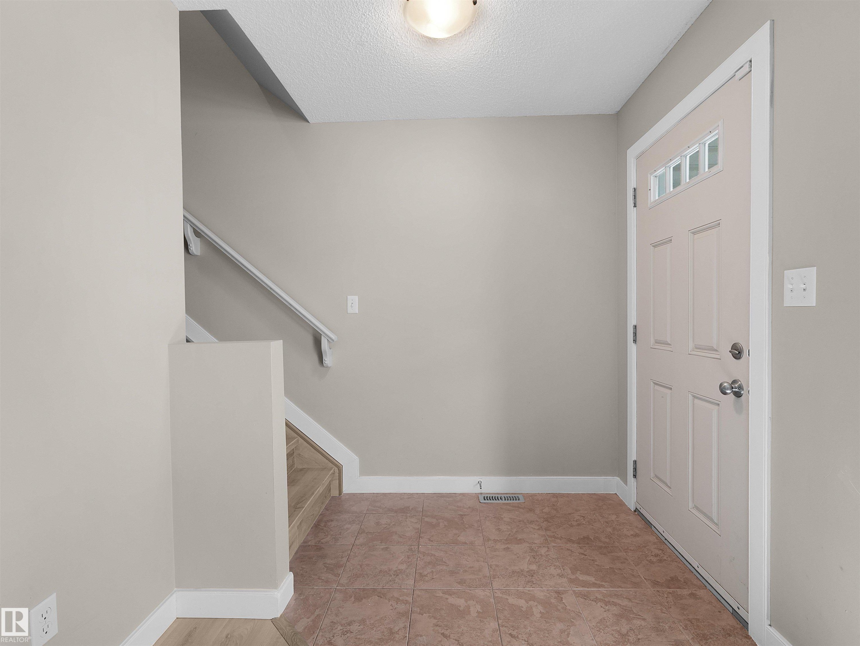 #17 6032 38 Av Nw, Edmonton, AB - Indoor Photo Showing Other Room