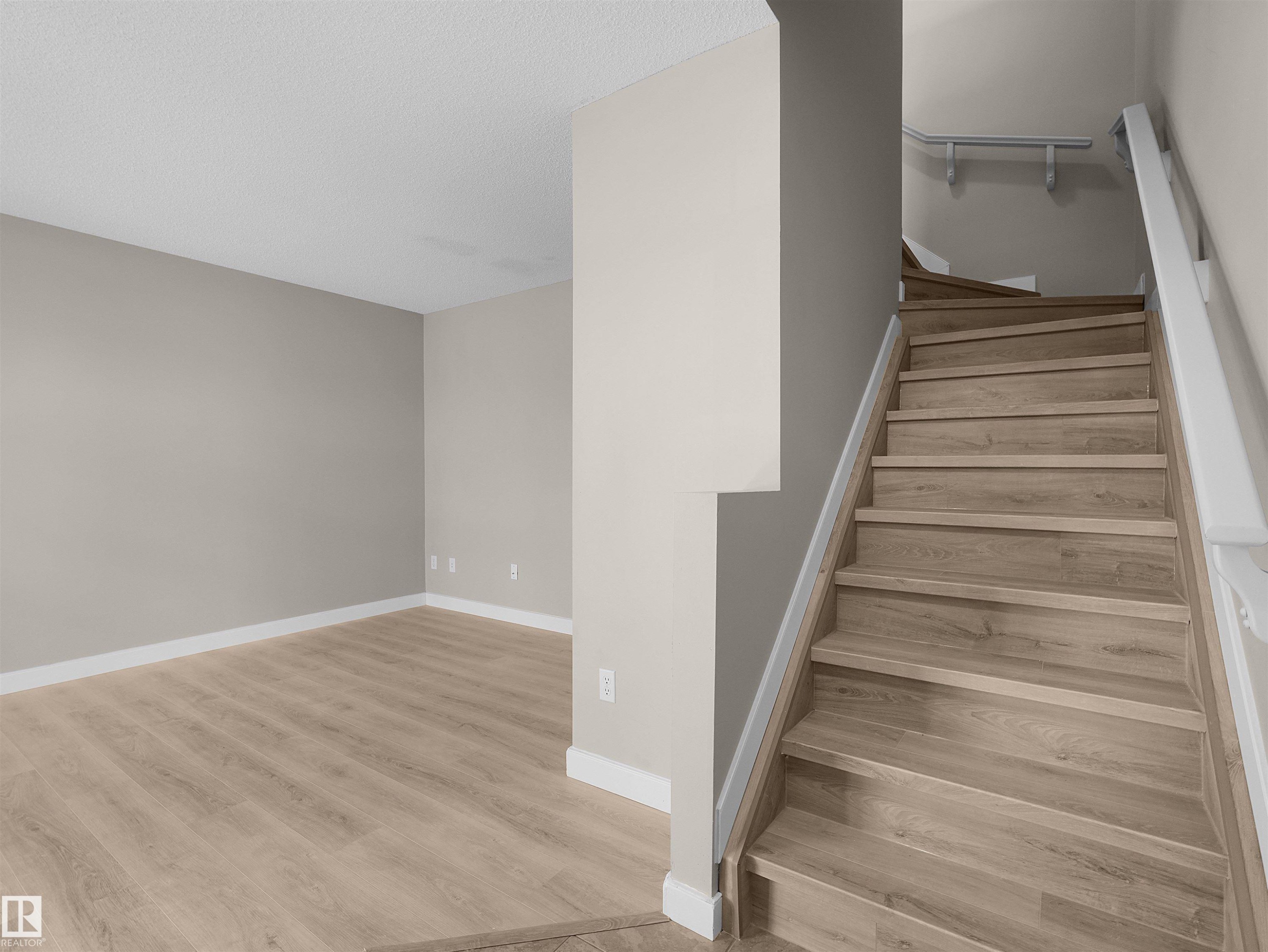 #17 6032 38 Av Nw, Edmonton, AB - Indoor Photo Showing Other Room