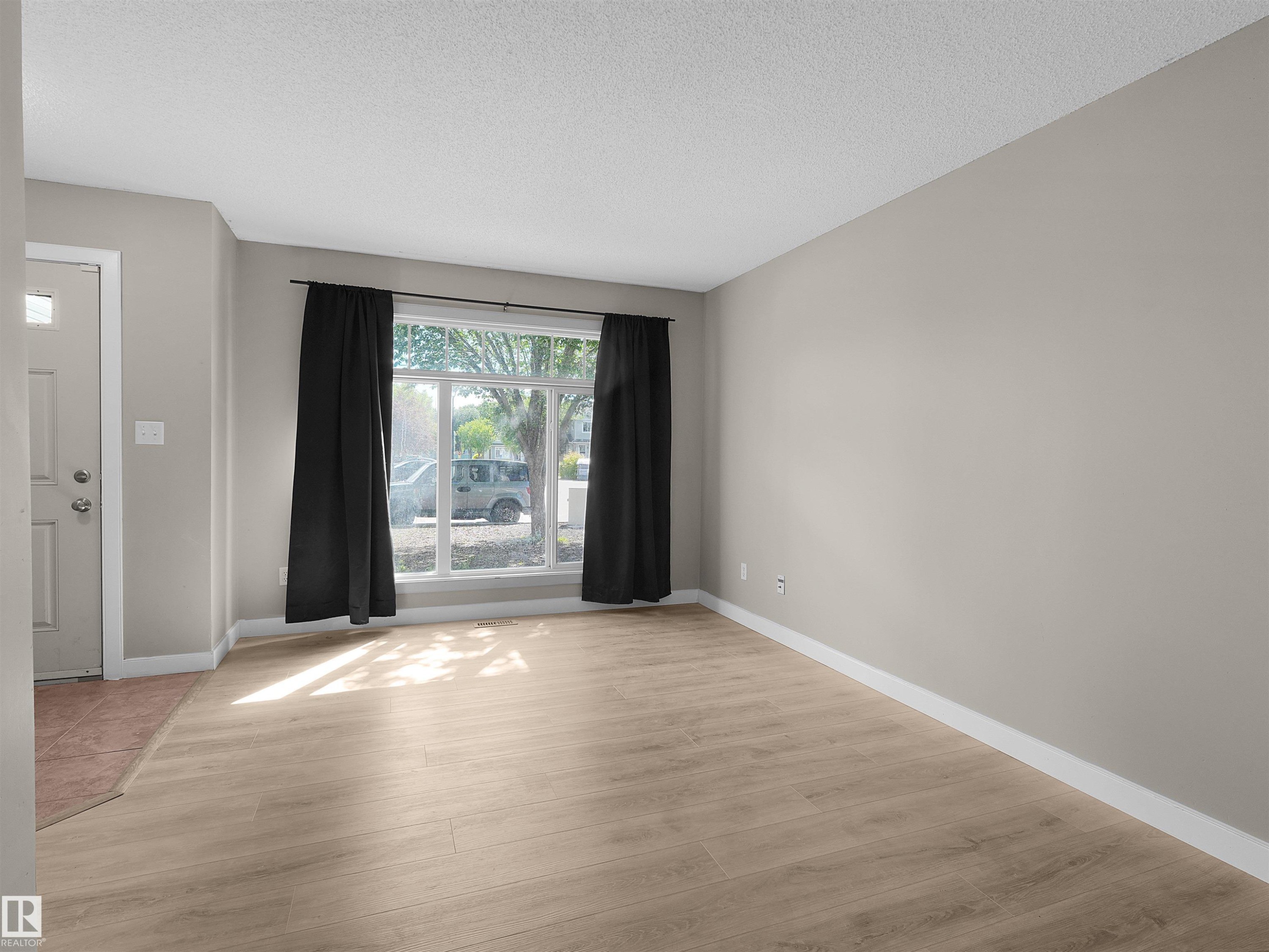 #17 6032 38 Av Nw, Edmonton, AB - Indoor Photo Showing Other Room