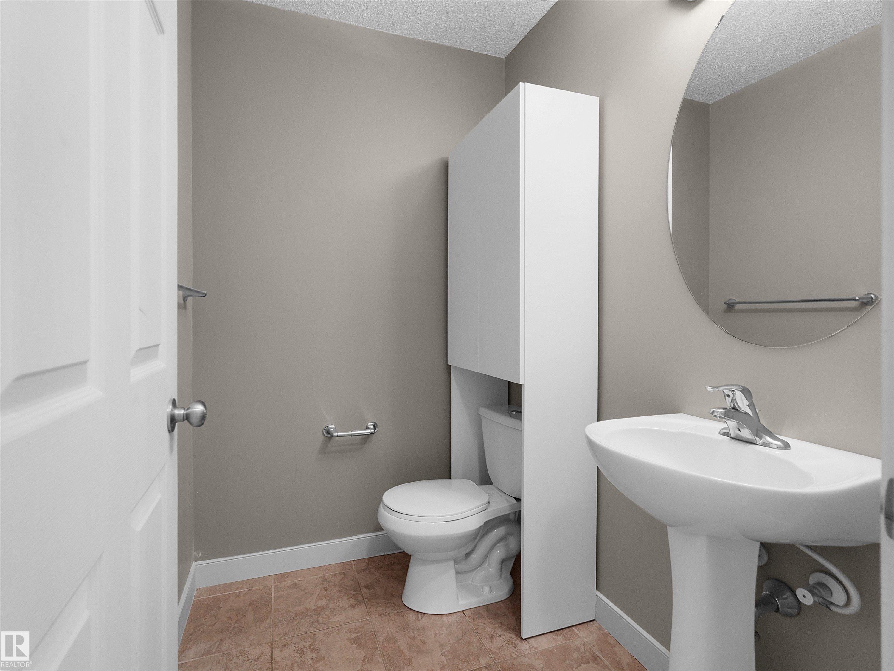 #17 6032 38 Av Nw, Edmonton, AB - Indoor Photo Showing Bathroom