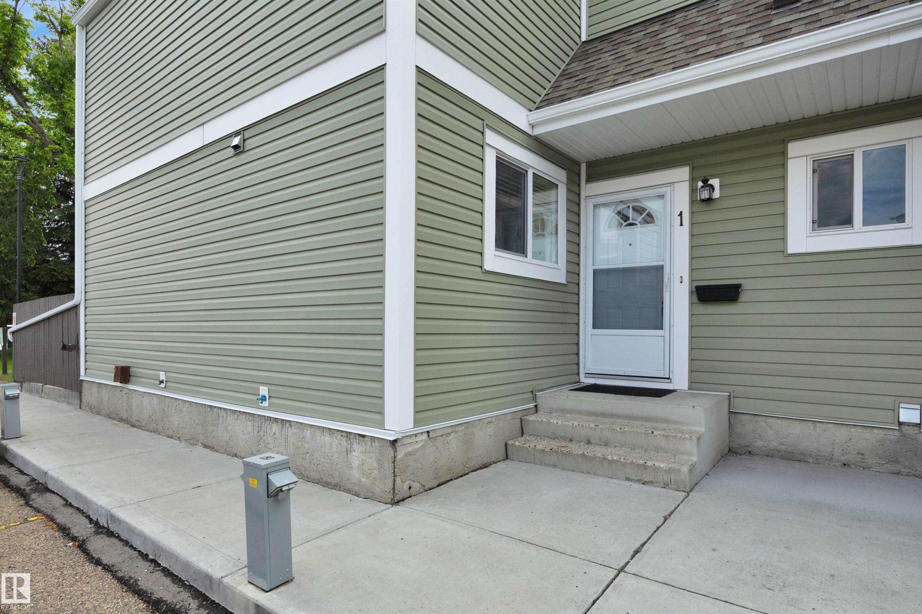 1 1820 56 Street, Edmonton, AB