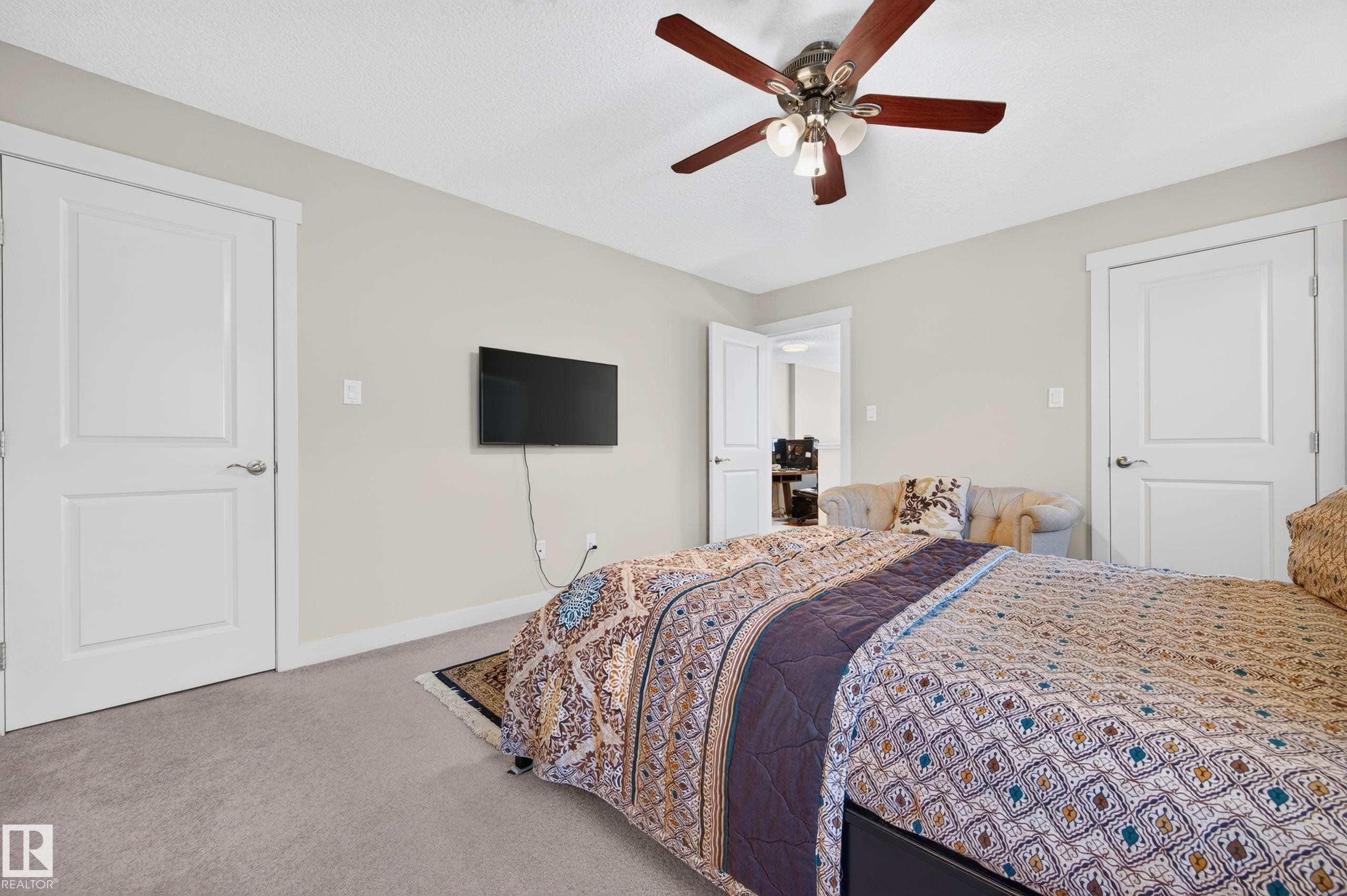 Neutral wall paint with white trim - 1512 Cunningham Cape, Edmonton, AB