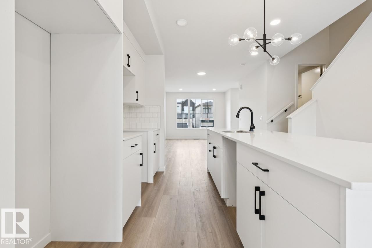 7450 Klapstein Crescent Sw, Edmonton, AB - Indoor