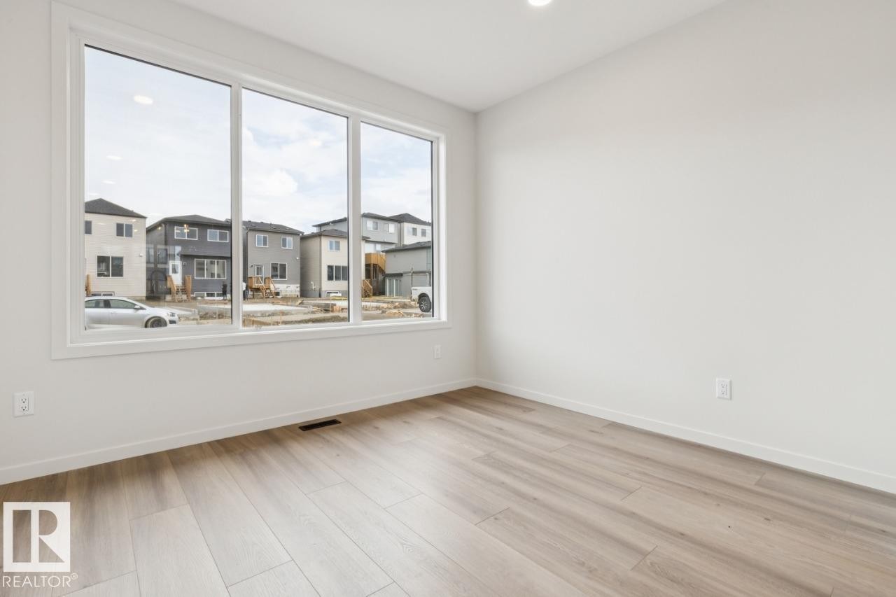 7450 Klapstein Crescent Sw, Edmonton, AB - Indoor Photo Showing Other Room