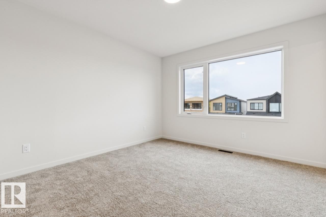 7450 Klapstein Crescent Sw, Edmonton, AB - Indoor Photo Showing Other Room