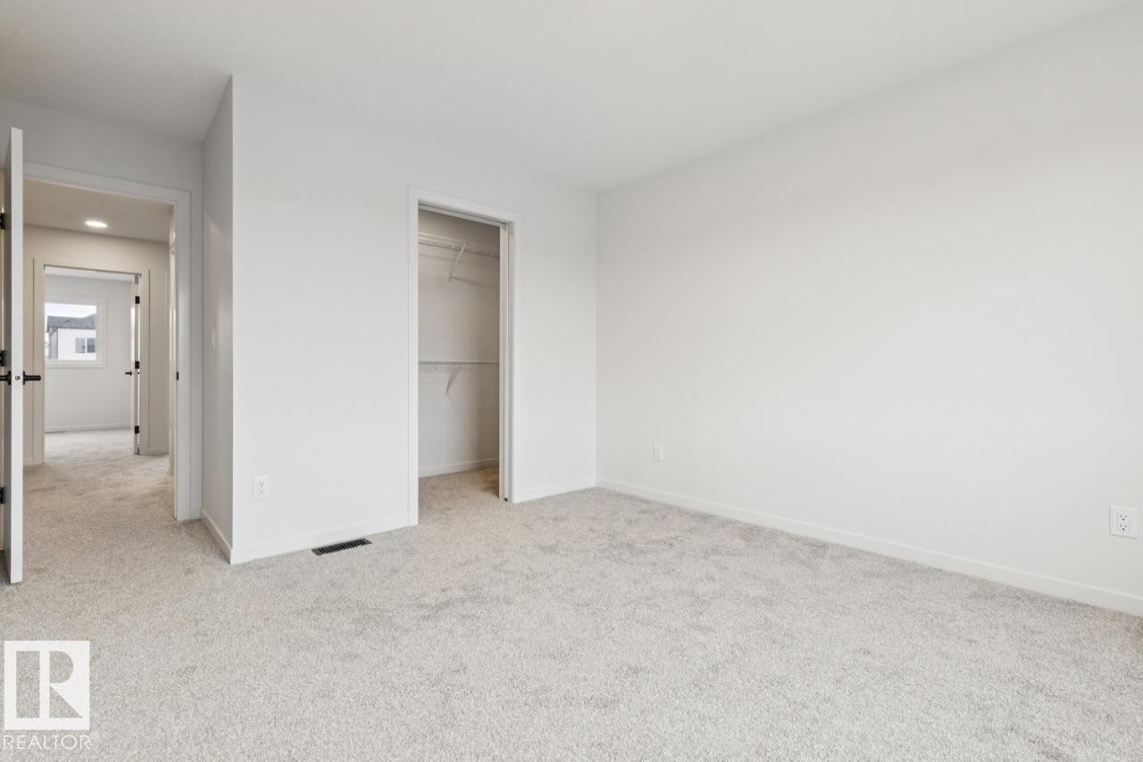 7450 Klapstein Crescent Sw, Edmonton, AB - Indoor Photo Showing Other Room