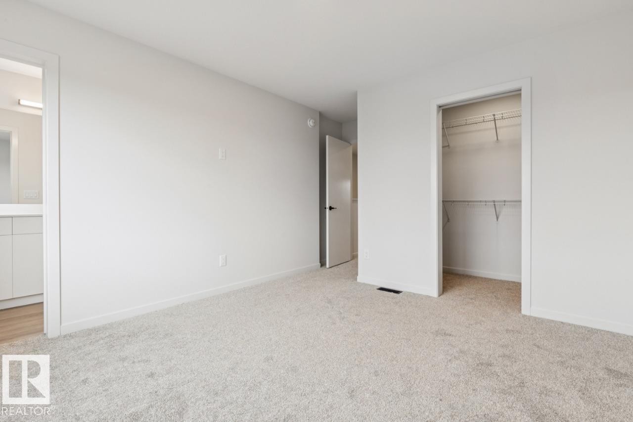 7450 Klapstein Crescent Sw, Edmonton, AB - Indoor Photo Showing Other Room