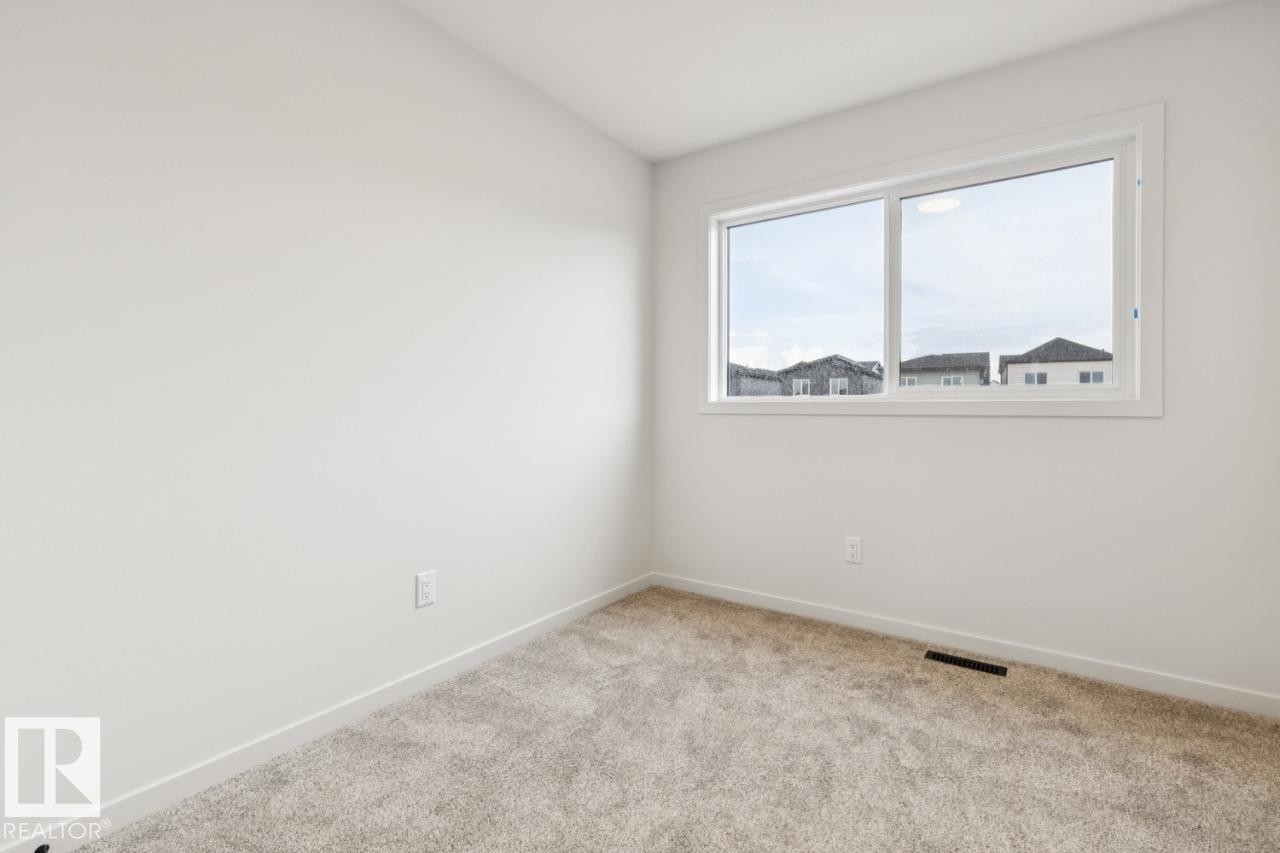 7450 Klapstein Crescent Sw, Edmonton, AB - Indoor Photo Showing Other Room