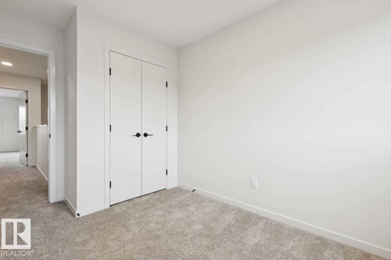 7450 Klapstein Crescent Sw, Edmonton, AB - Indoor Photo Showing Other Room