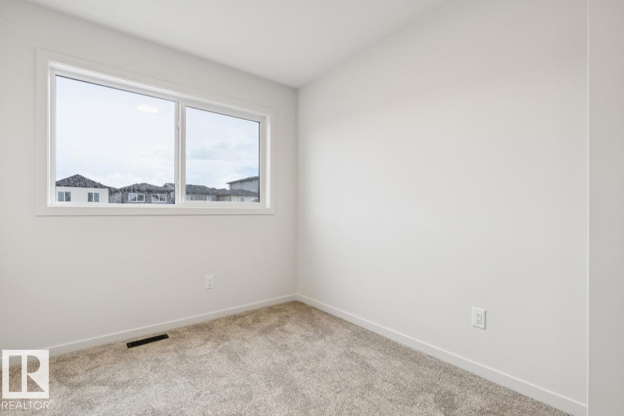 7450 Klapstein Crescent Sw, Edmonton, AB - Indoor Photo Showing Other Room