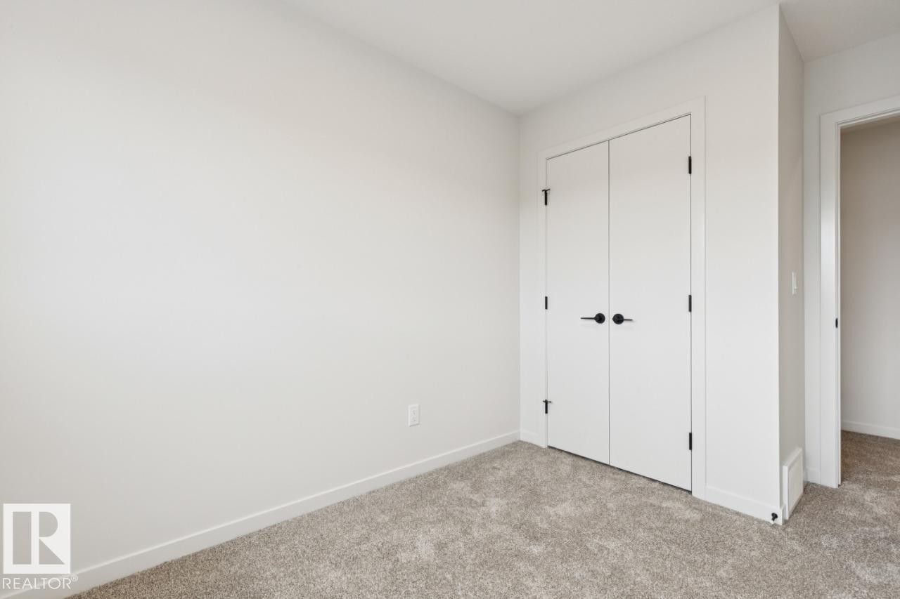 7450 Klapstein Crescent Sw, Edmonton, AB - Indoor Photo Showing Other Room