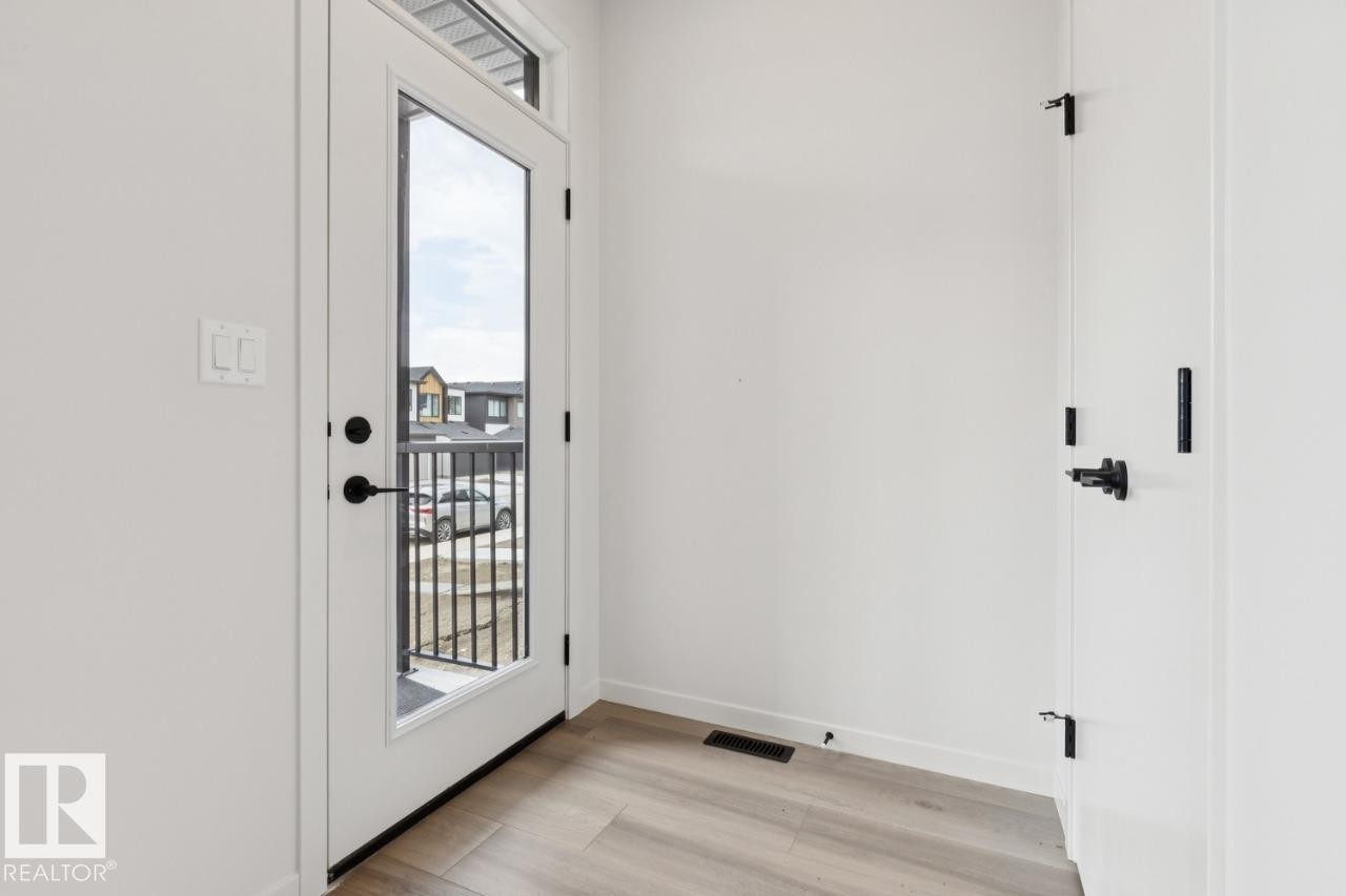 7450 Klapstein Crescent Sw, Edmonton, AB - Indoor Photo Showing Other Room