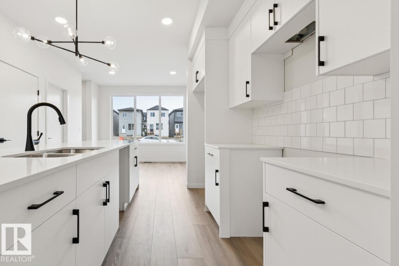 7450 Klapstein Crescent Sw, Edmonton, AB - Indoor Photo Showing Kitchen With Double Sink