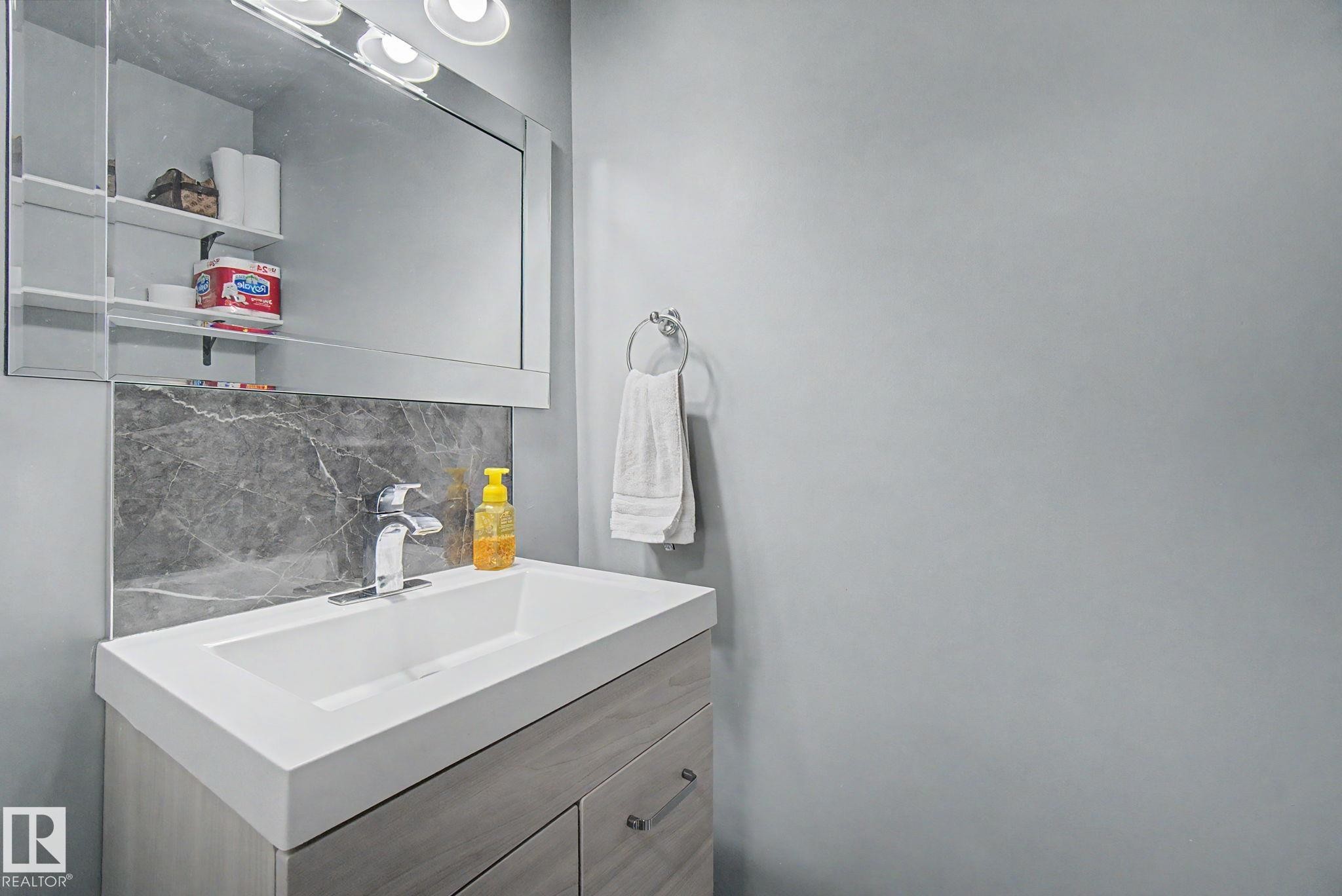 4315 46 Street, Stony Plain, AB - Indoor Photo Showing Bathroom