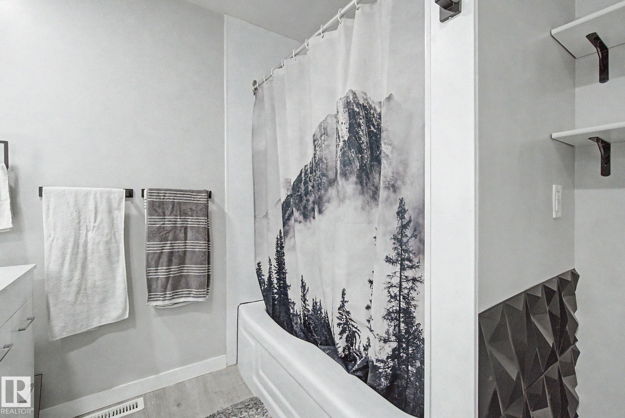 4315 46 Street, Stony Plain, AB - Indoor Photo Showing Bathroom