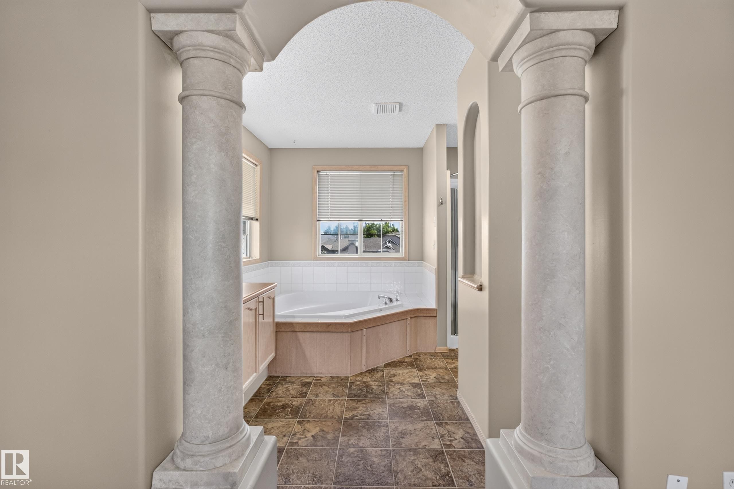 Archway entry featuring classic columns - 13406 32A Street, Edmonton, AB