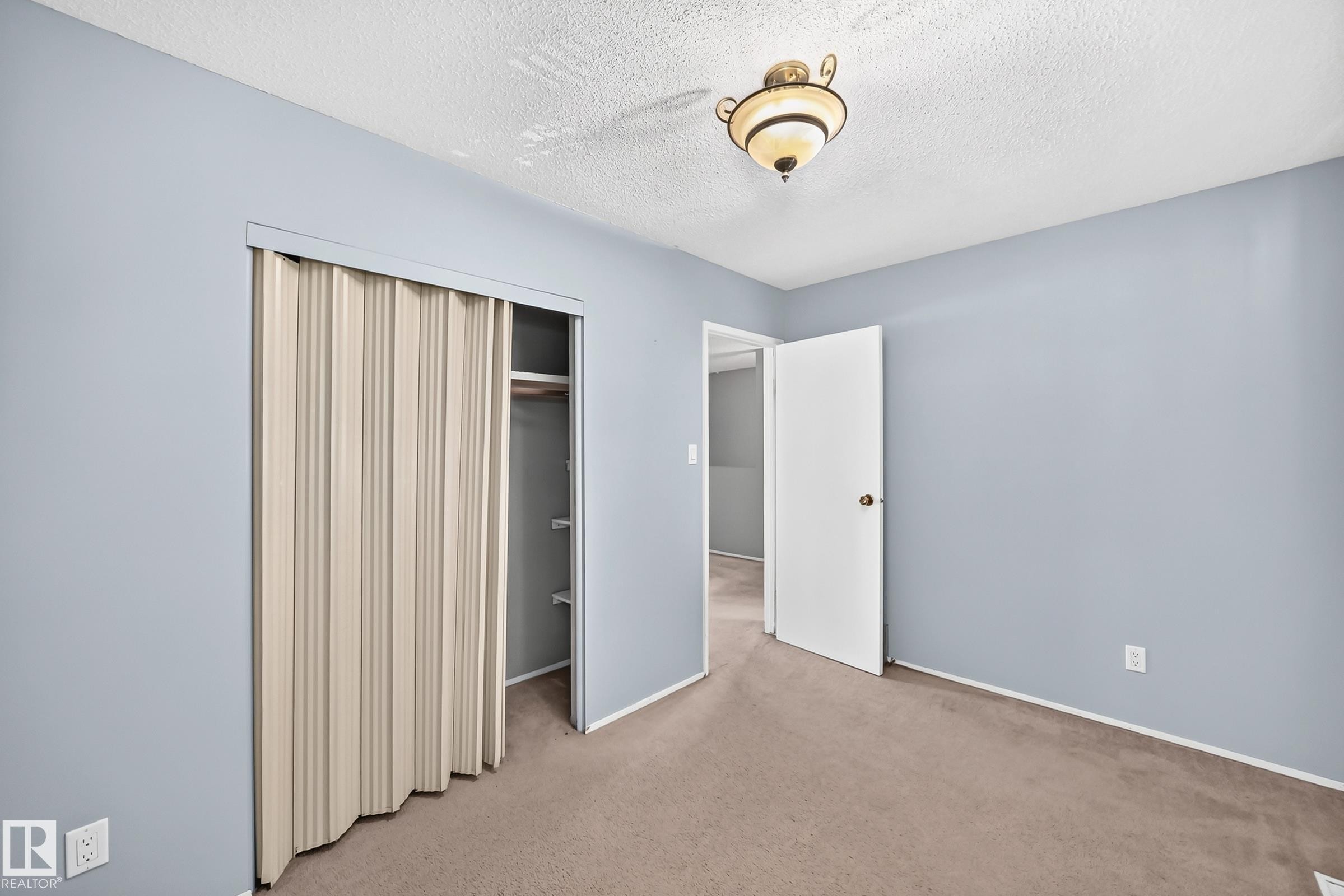 Interior room with light blue painted walls and neutral carpeting - 355 Northgate Terrace, Edmonton, AB