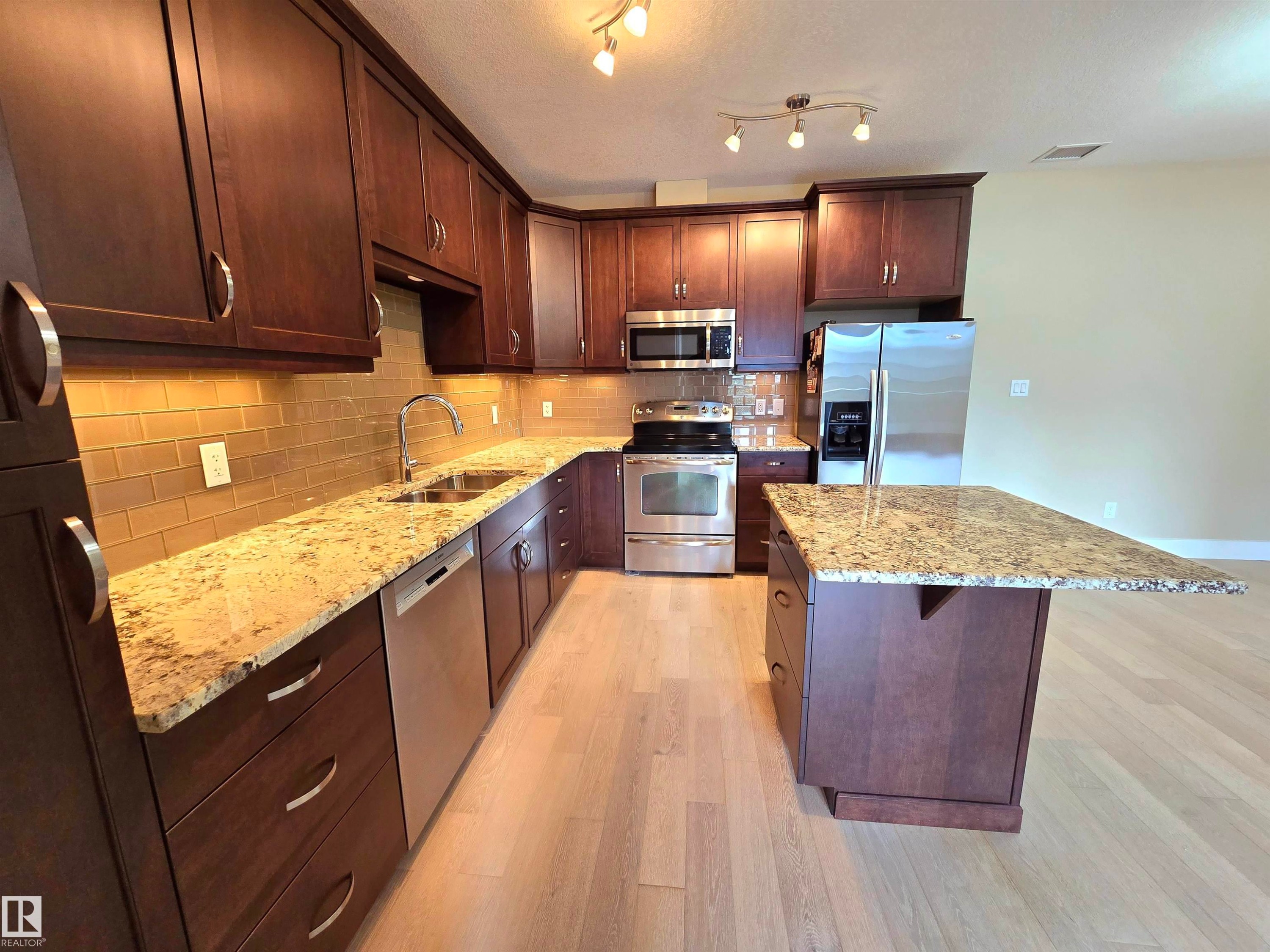 256 6079 Maynard Way, Edmonton, AB - Indoor Photo Showing Kitchen With Stainless Steel Kitchen With Upgraded Kitchen