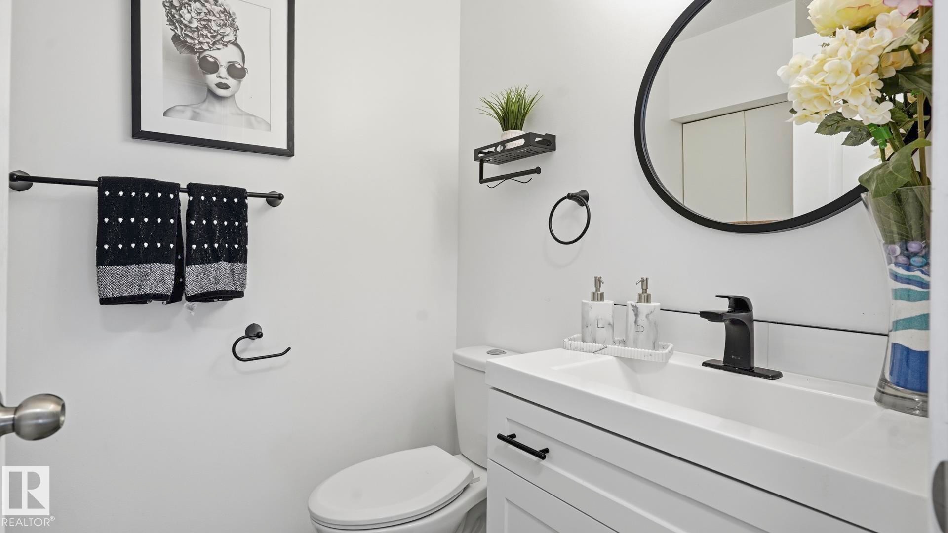 #17 9505 176 St Nw, Edmonton, AB - Indoor Photo Showing Bathroom