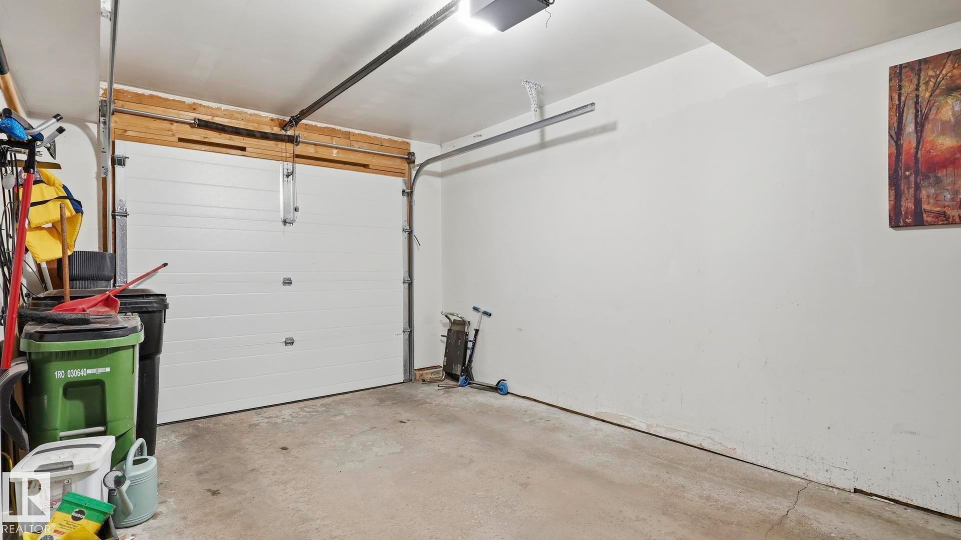 #17 9505 176 St Nw, Edmonton, AB - Indoor Photo Showing Garage