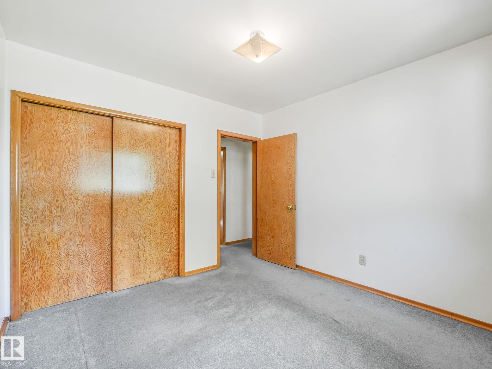 12418 125 Street Nw, Edmonton, AB - Indoor Photo Showing Other Room