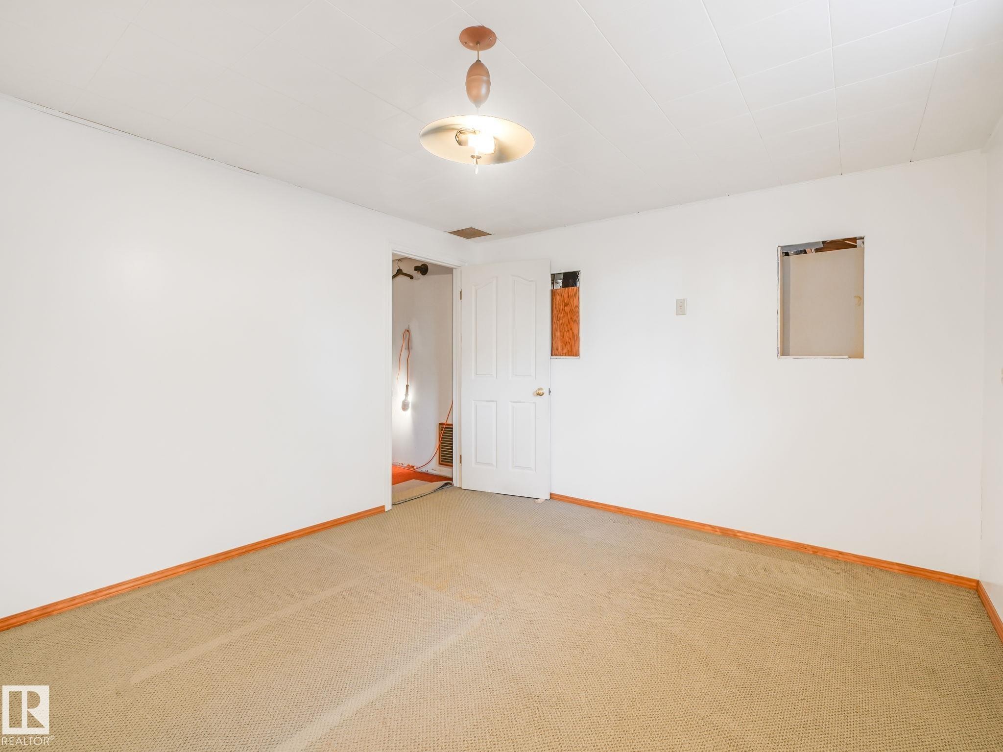 12418 125 Street Nw, Edmonton, AB - Indoor Photo Showing Other Room