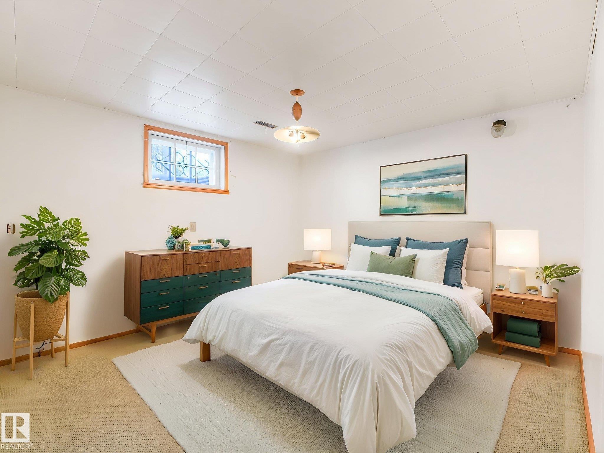 12418 125 Street Nw, Edmonton, AB - Indoor Photo Showing Bedroom