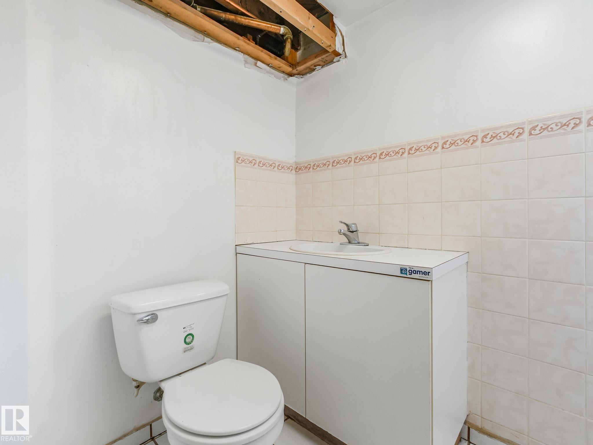 12418 125 Street Nw, Edmonton, AB - Indoor Photo Showing Bathroom