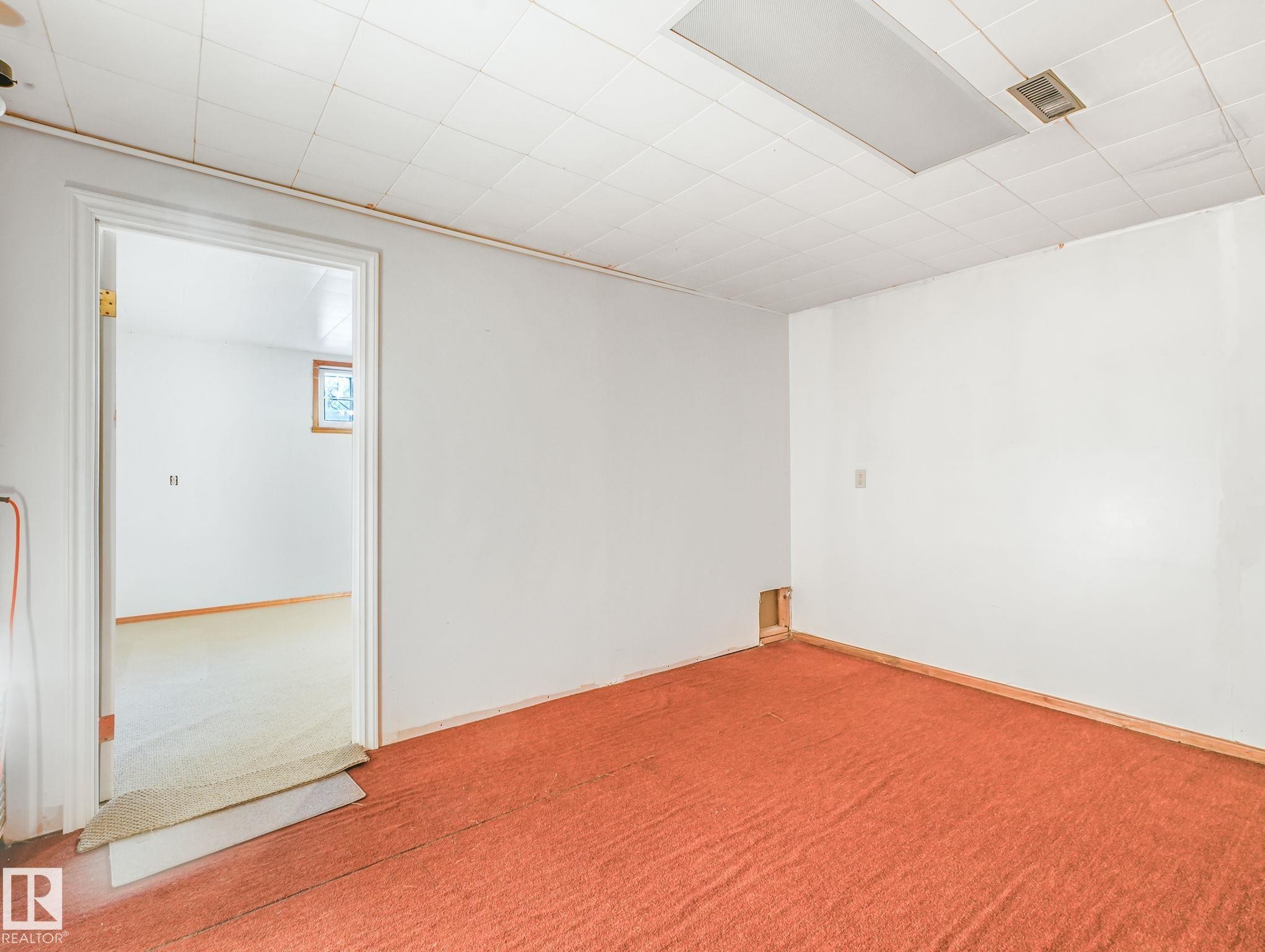 12418 125 Street Nw, Edmonton, AB - Indoor Photo Showing Other Room