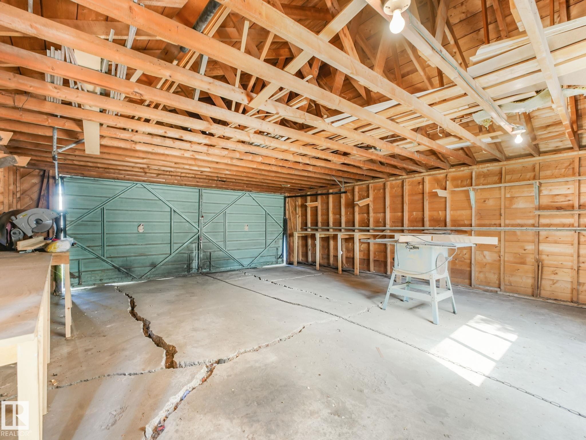 12418 125 Street Nw, Edmonton, AB - Indoor