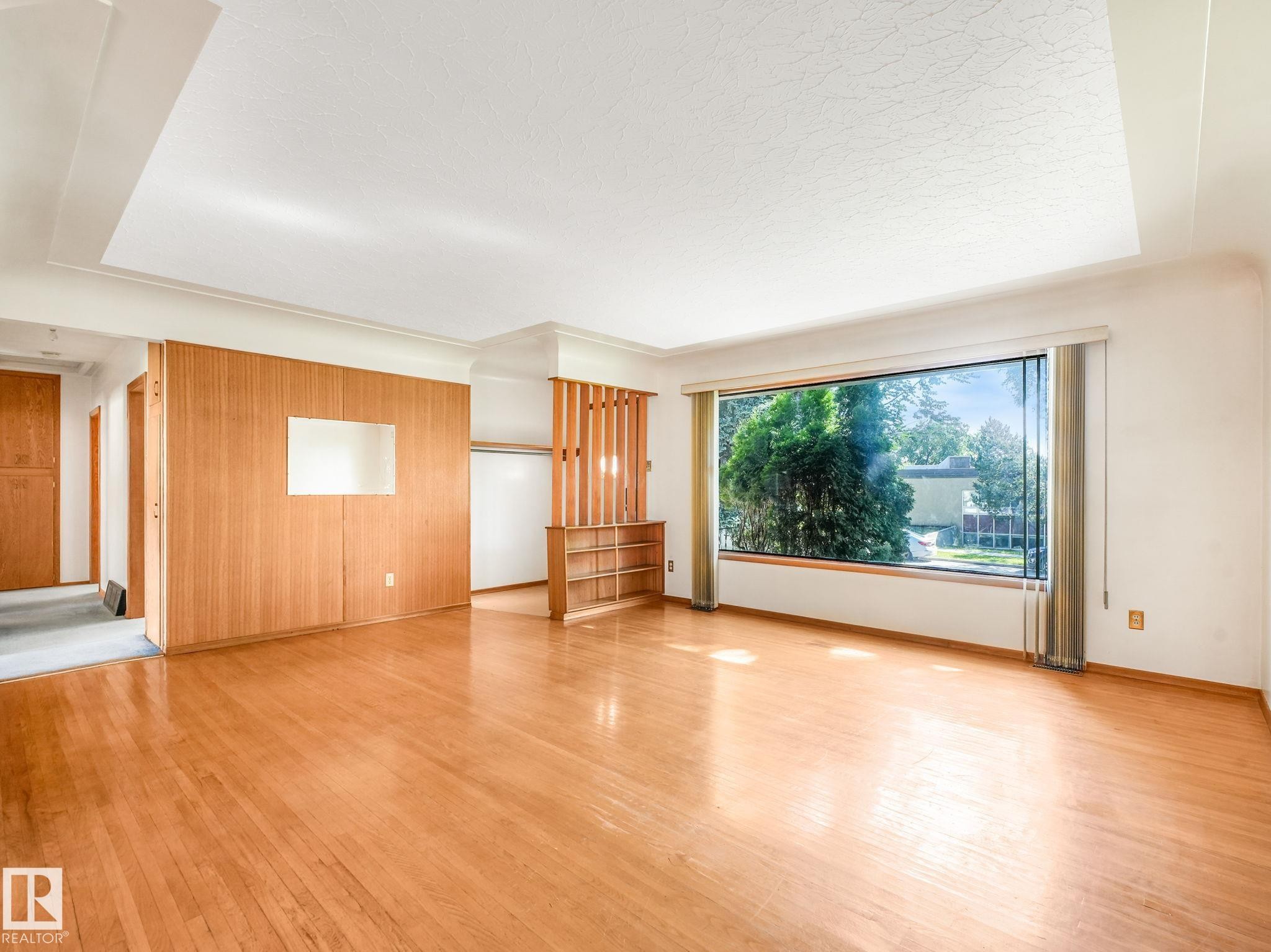 12418 125 Street Nw, Edmonton, AB - Indoor