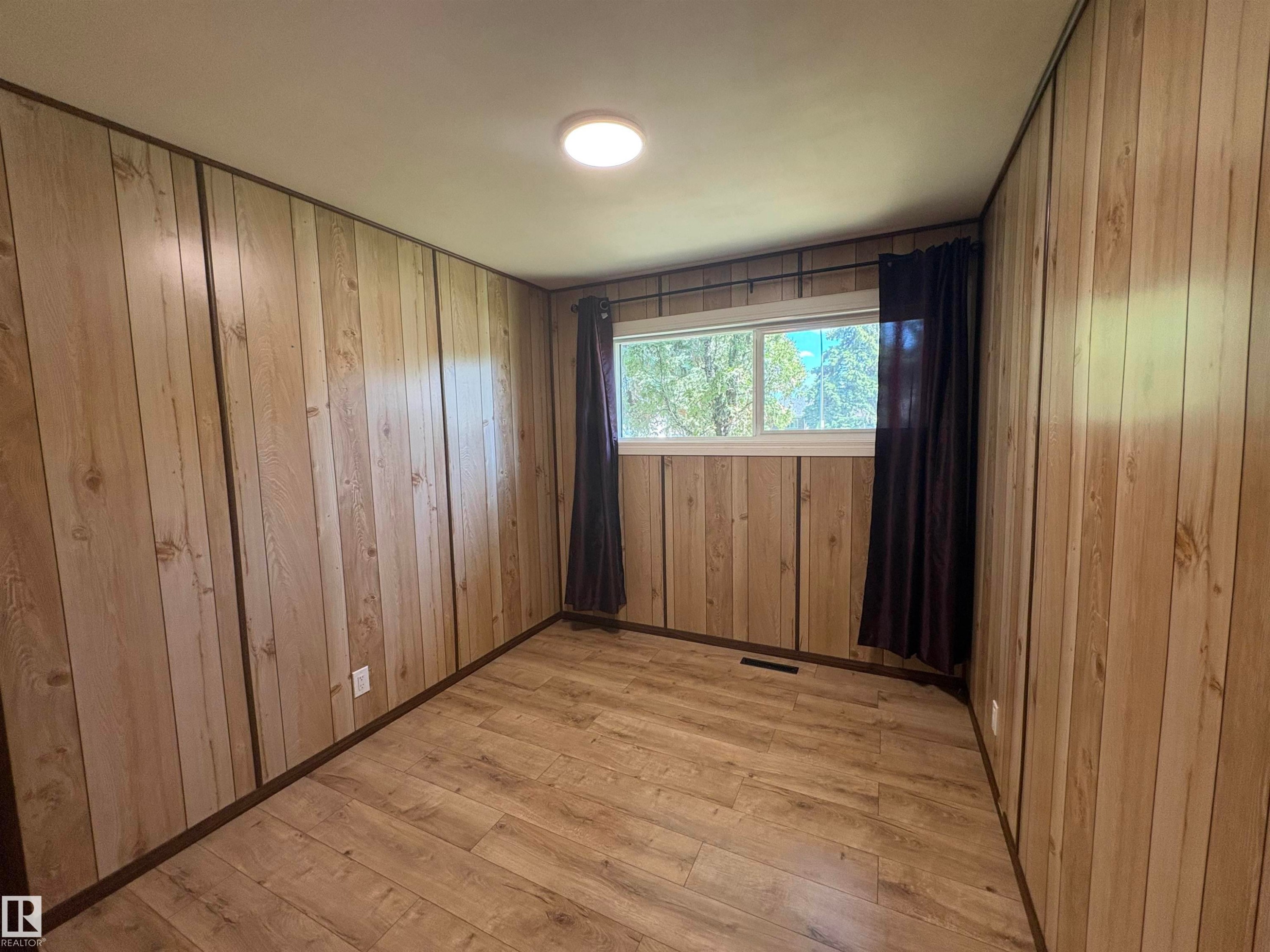 13032 90 Street, Edmonton, AB
