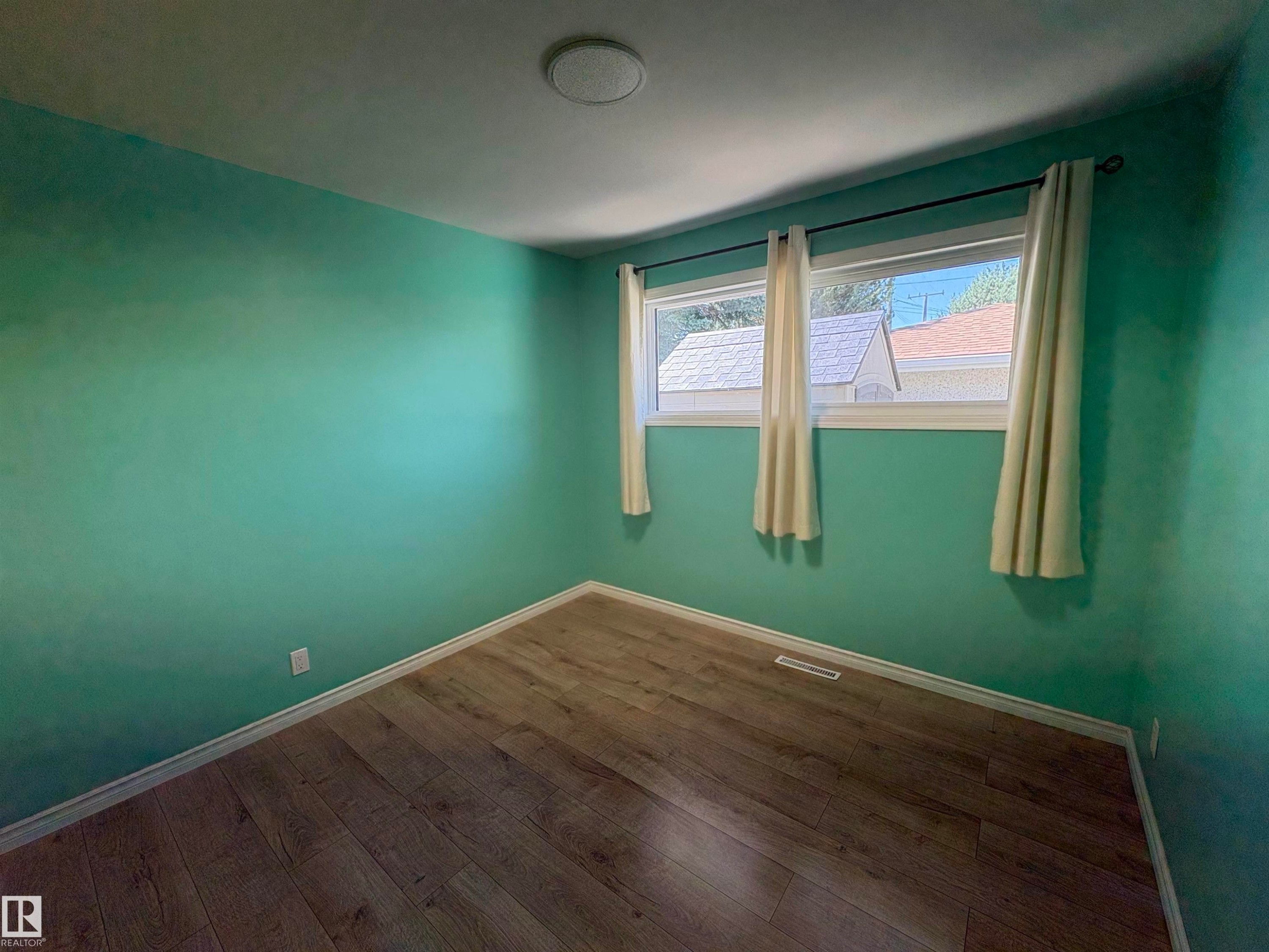 13032 90 Street, Edmonton, AB