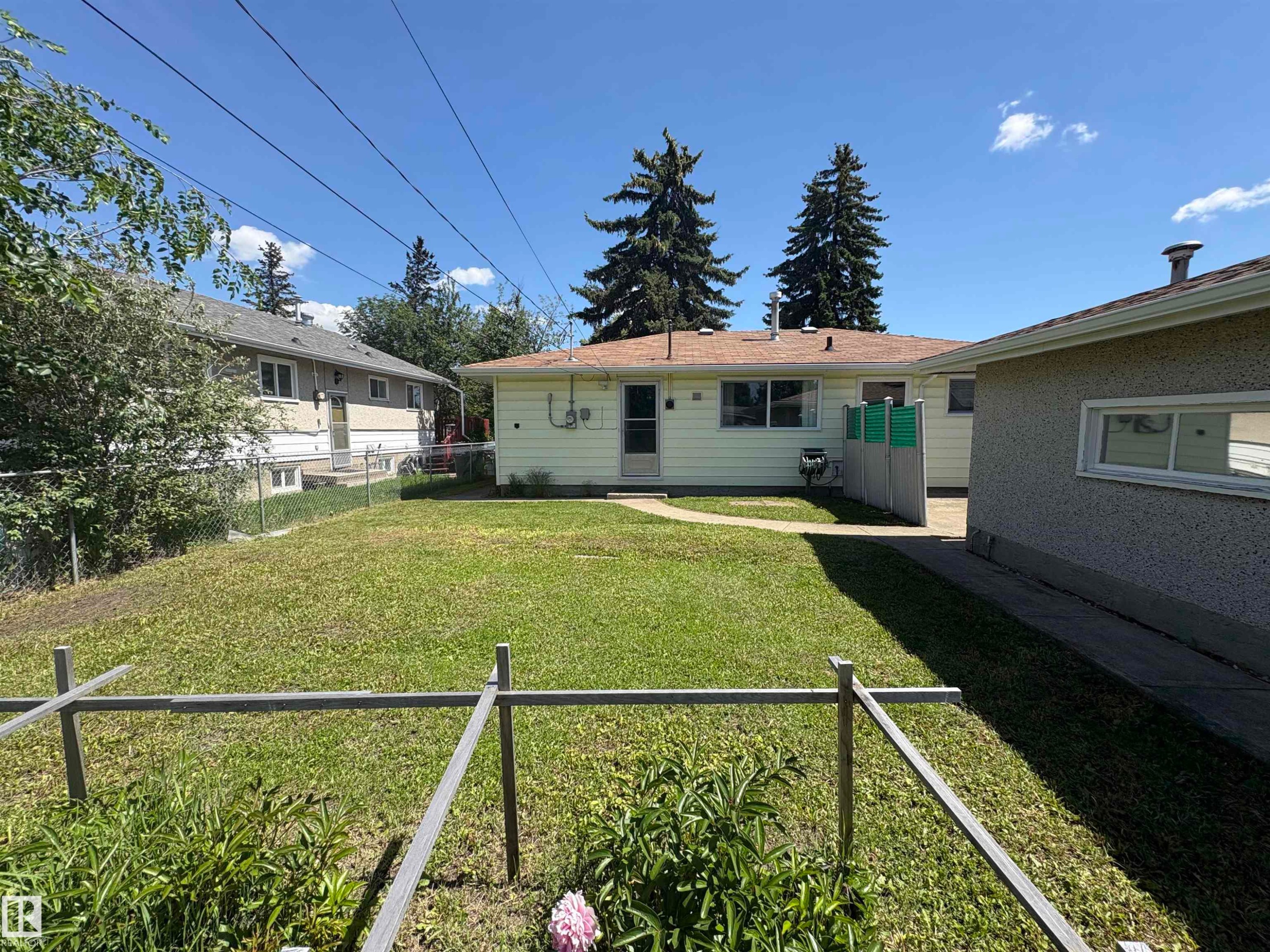13032 90 Street, Edmonton, AB