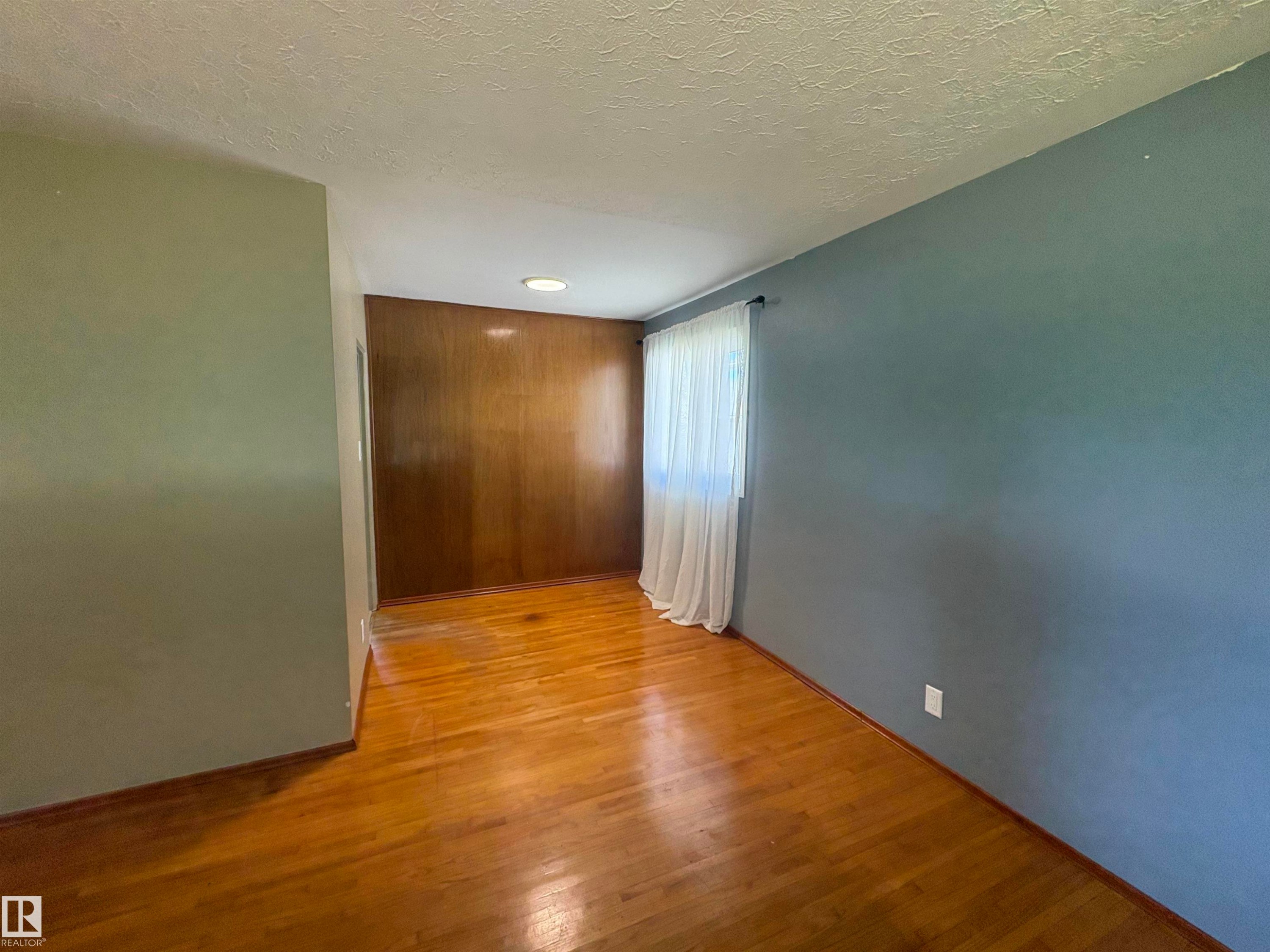 13032 90 Street, Edmonton, AB