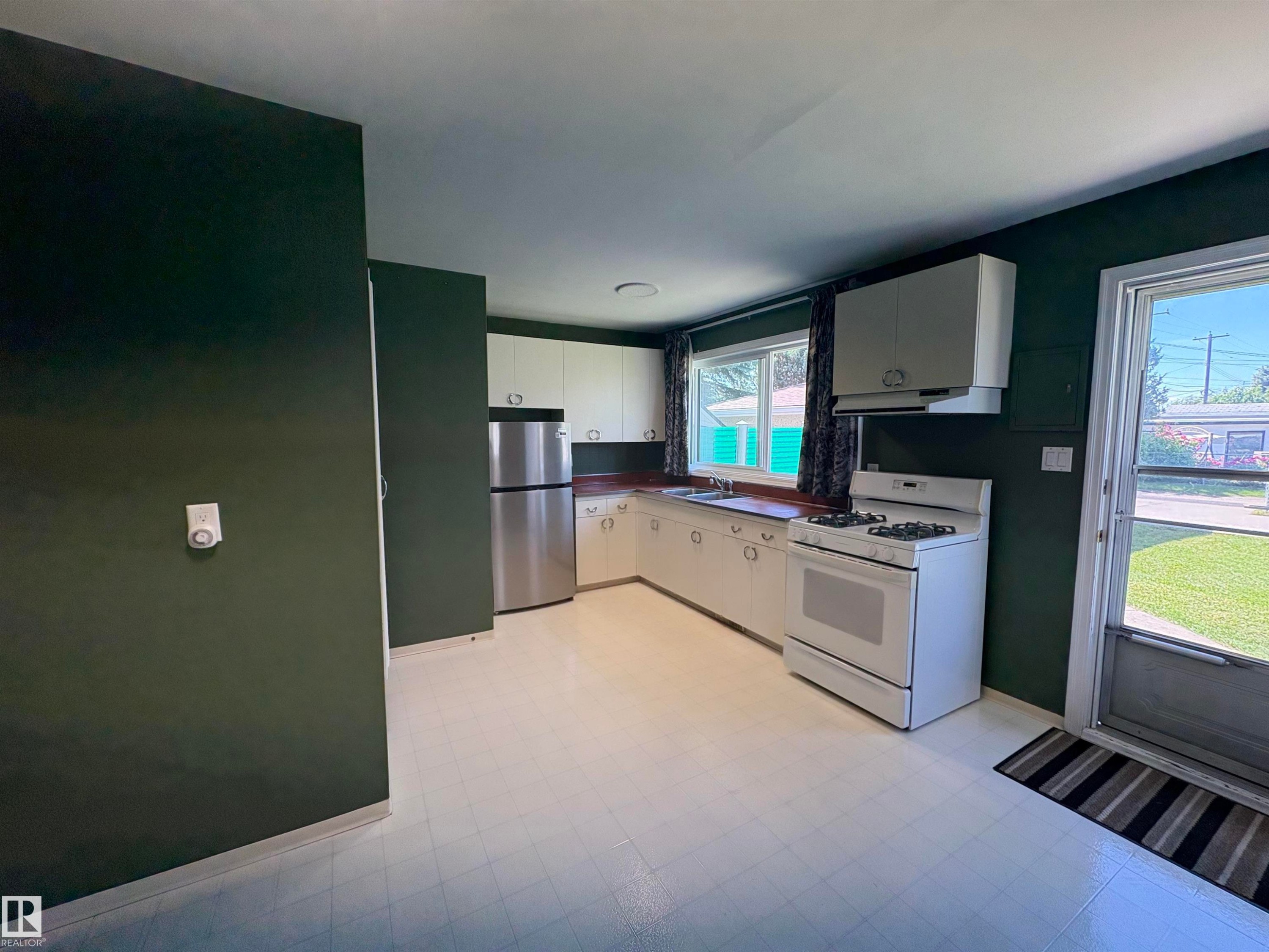 13032 90 Street, Edmonton, AB