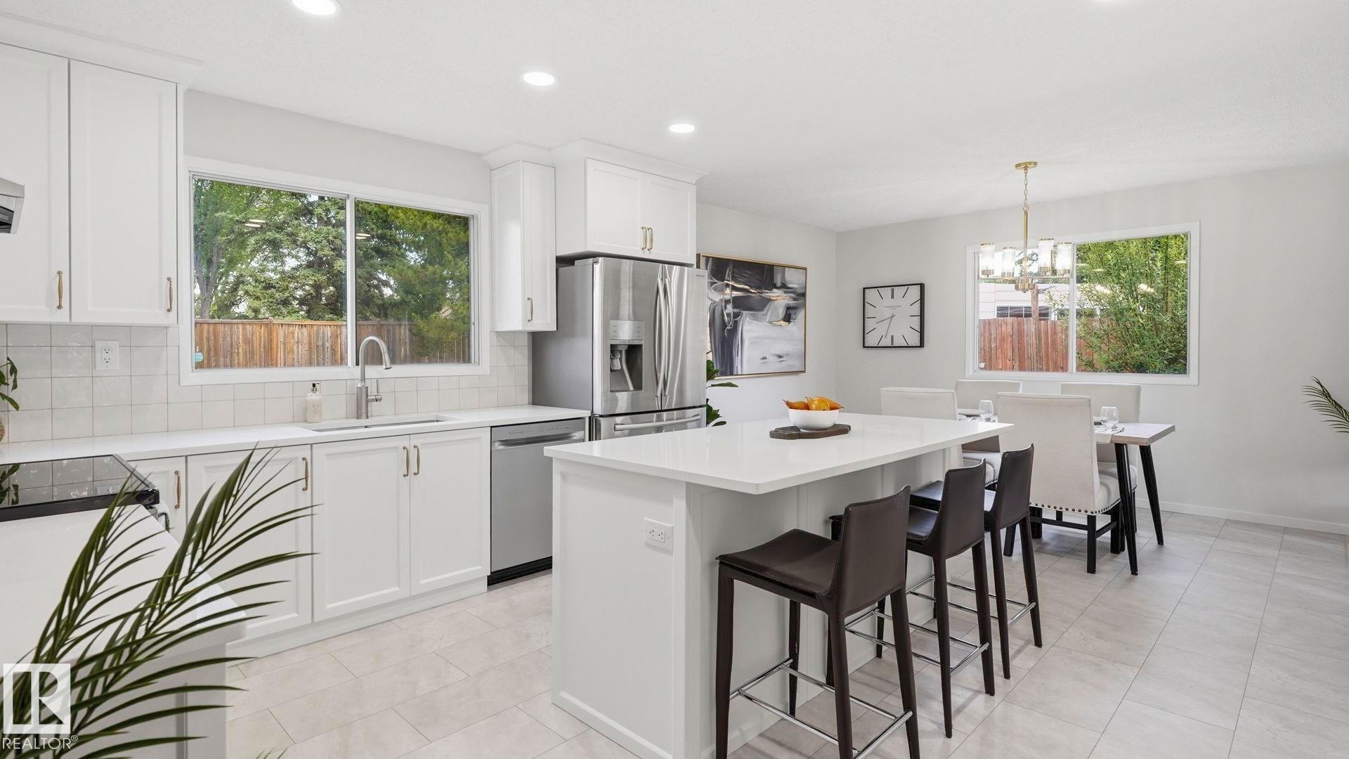 2723 83 Street Nw, Edmonton, AB - Indoor