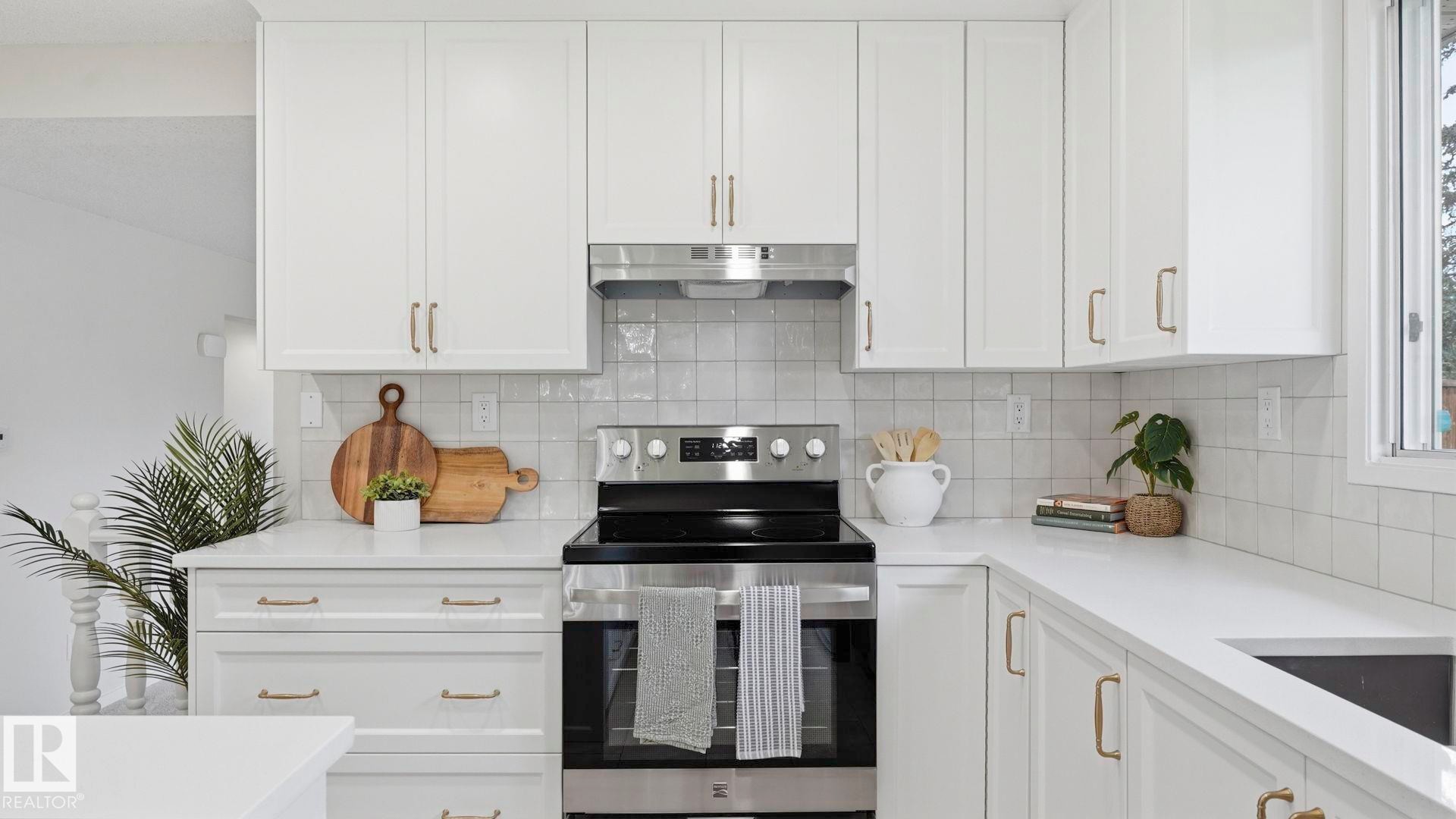 2723 83 Street Nw, Edmonton, AB - Indoor Photo Showing Kitchen