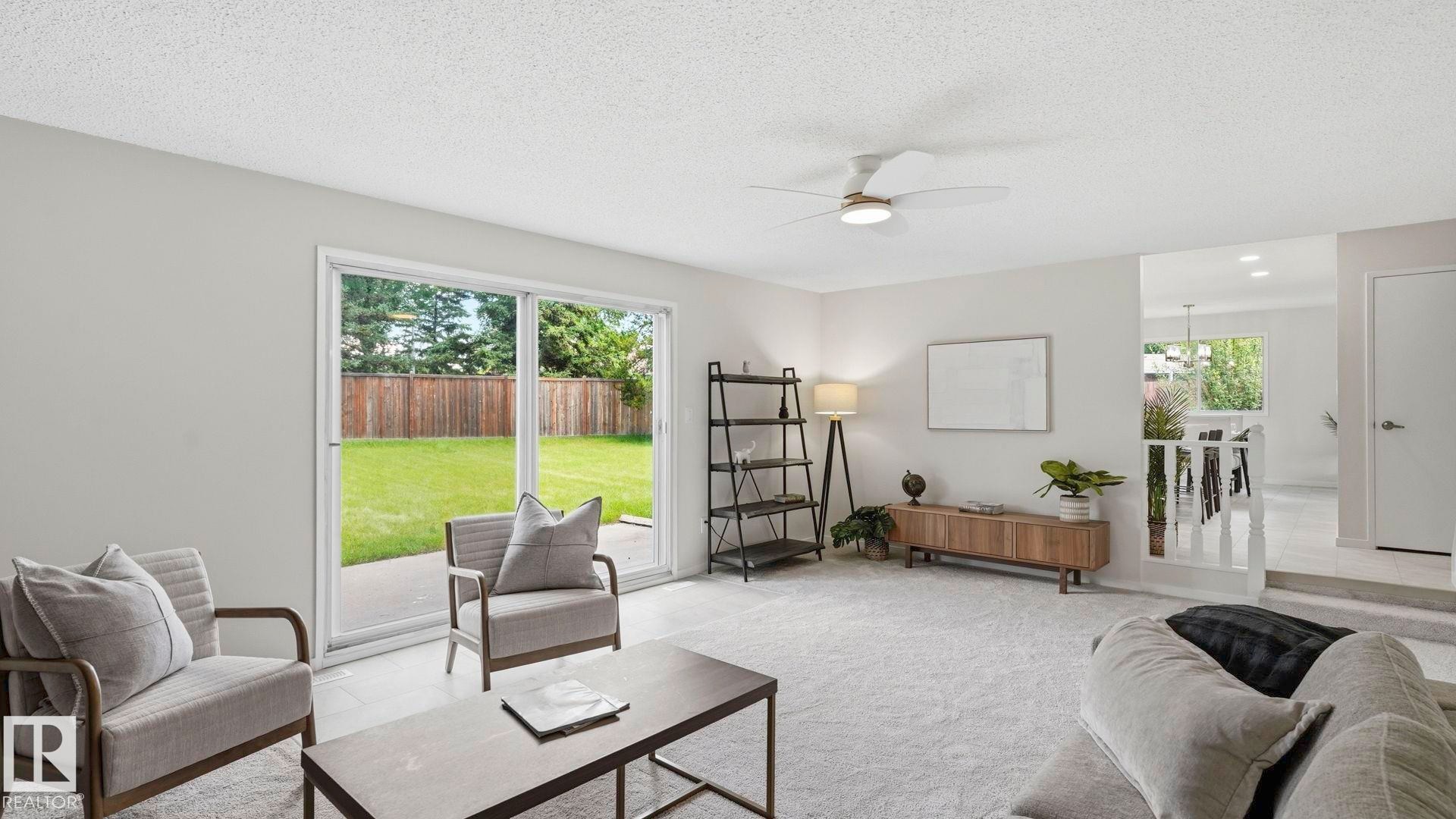 2723 83 Street Nw, Edmonton, AB - Indoor Photo Showing Living Room