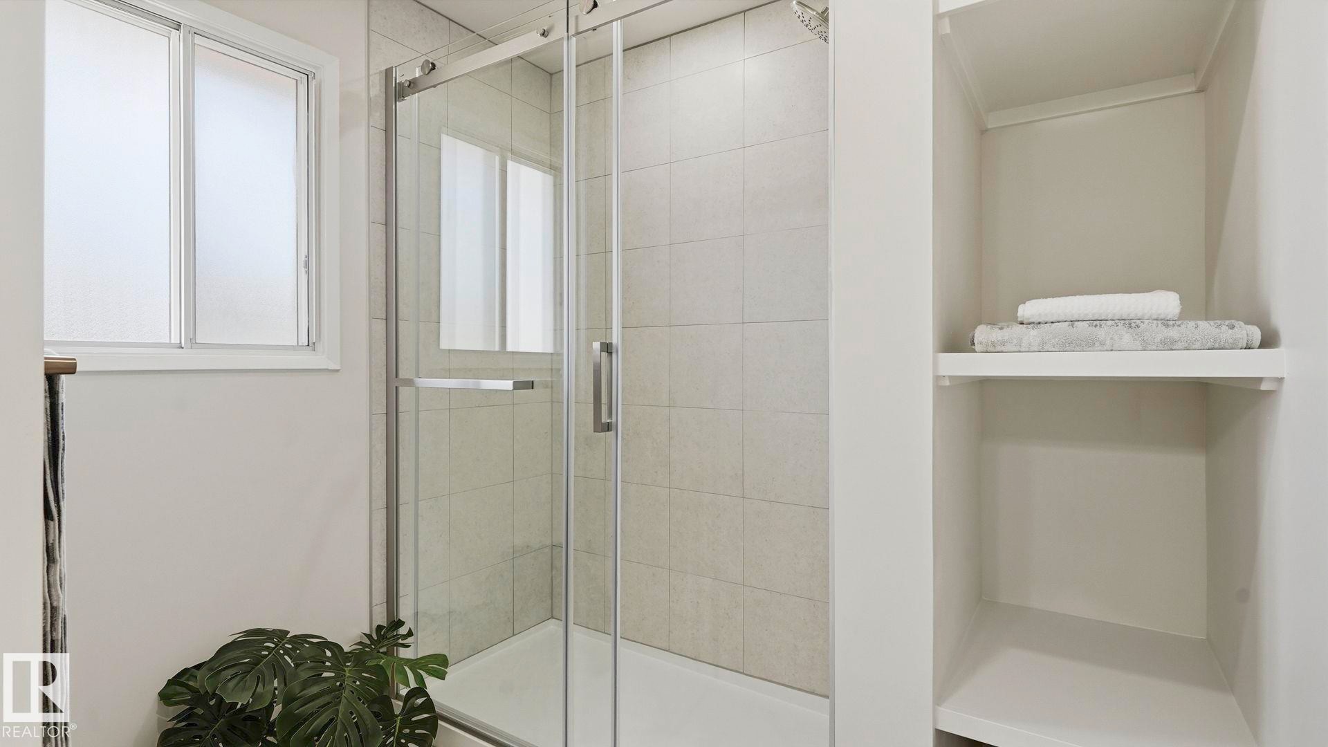 2723 83 Street Nw, Edmonton, AB - Indoor Photo Showing Bathroom