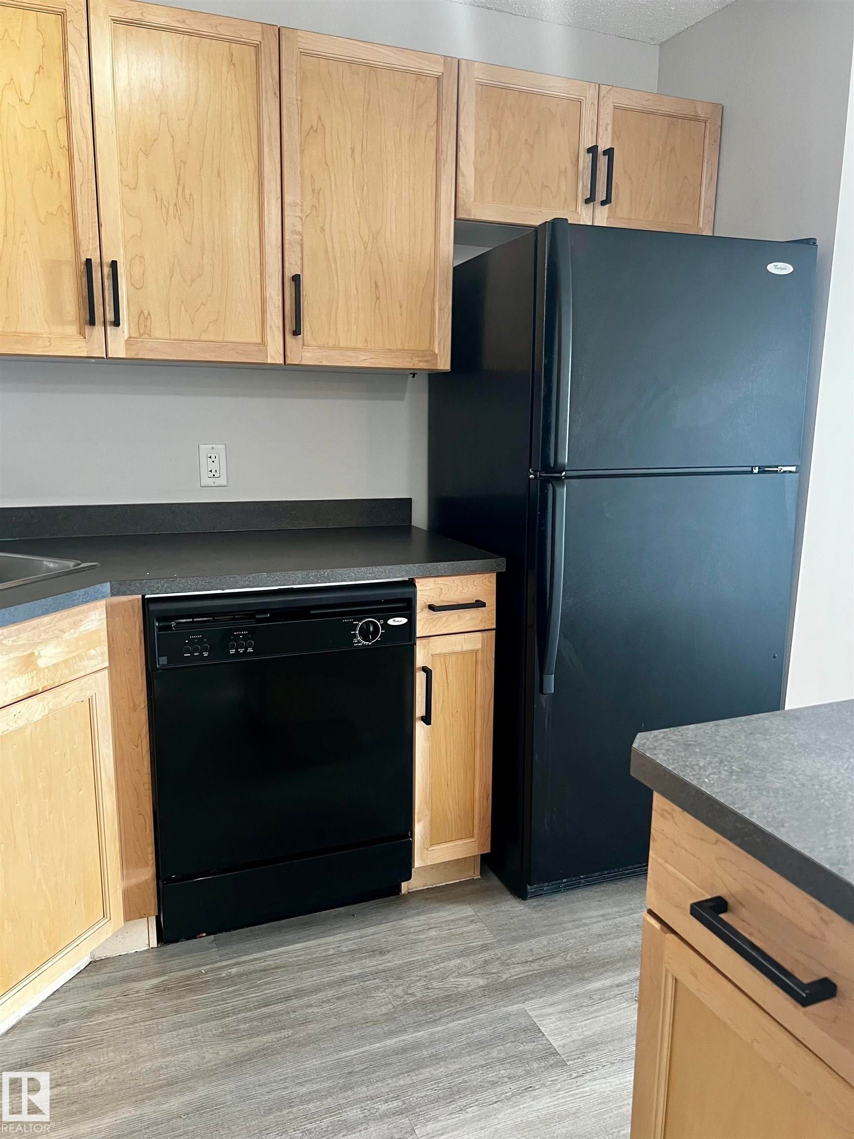 #411 5951 165 Av Nw, Edmonton, AB - Indoor Photo Showing Kitchen